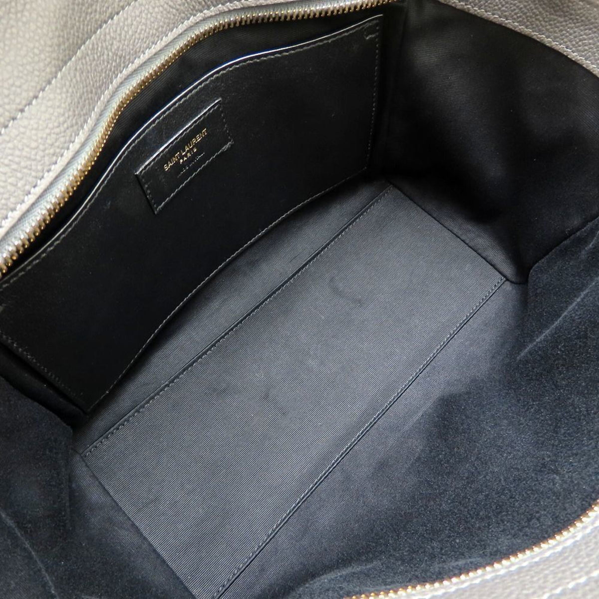 Saint Laurent Gray Handbag (Pre-Owned)