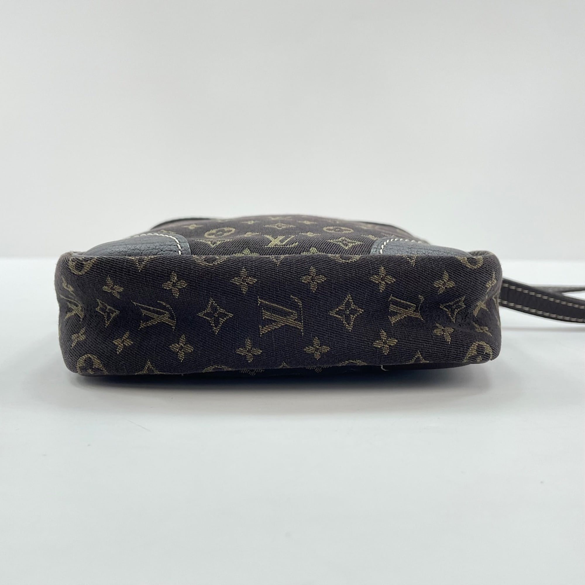 Louis Vuitton Brown Shoulder Bag (Pre-Owned)