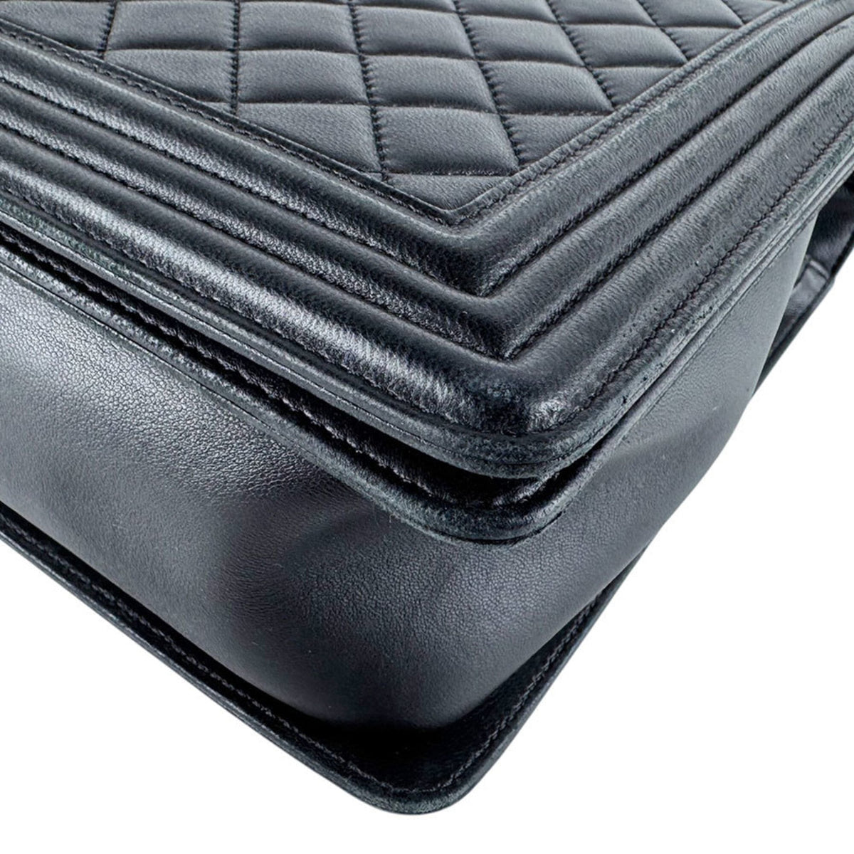 Chanel Black Leather Shoulder Bag (Pre-Owned)
