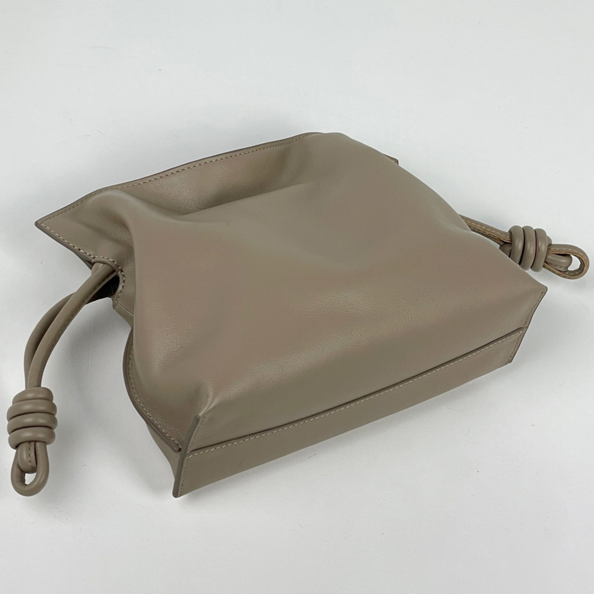Loewe Beige Sand Leather Pouch (Pre-Owned)