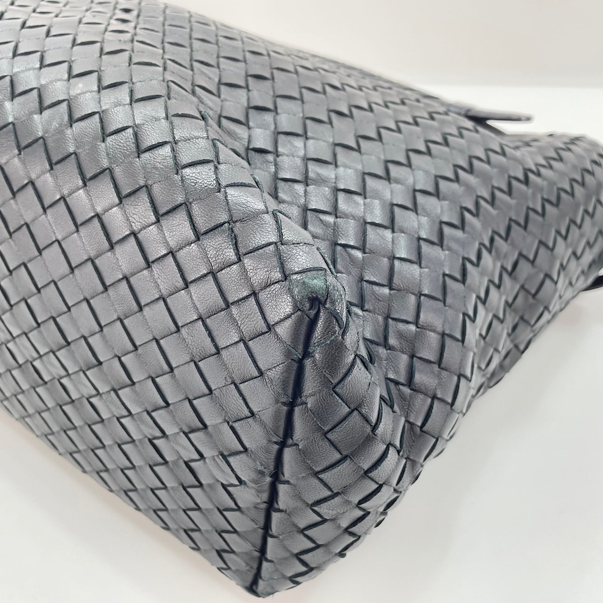 Bottega Veneta Black Handbag (Pre-Owned)