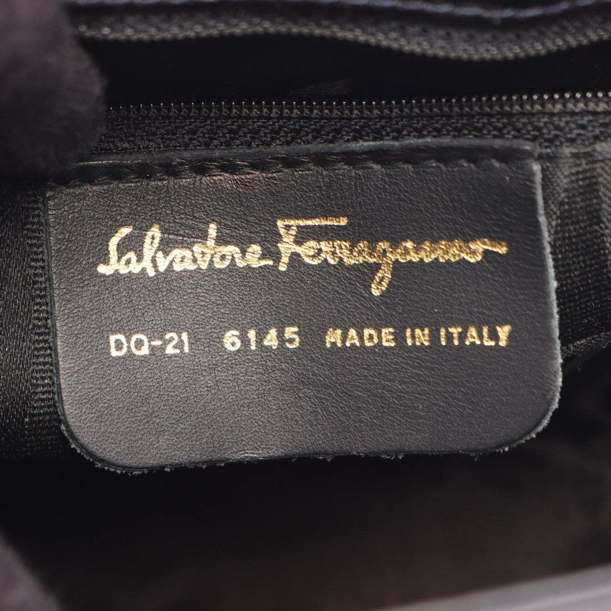 Salvatore Ferragamo Black Leather Handbag (Pre-Owned)