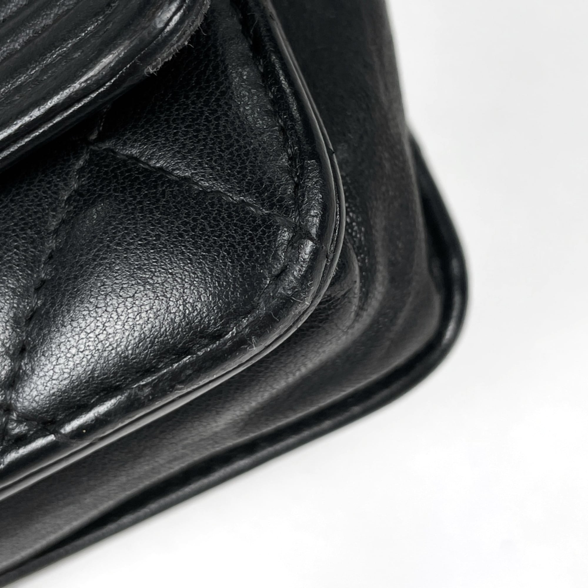 Chanel Matelasse Black Leather Shoulder Bag (Pre-Owned)