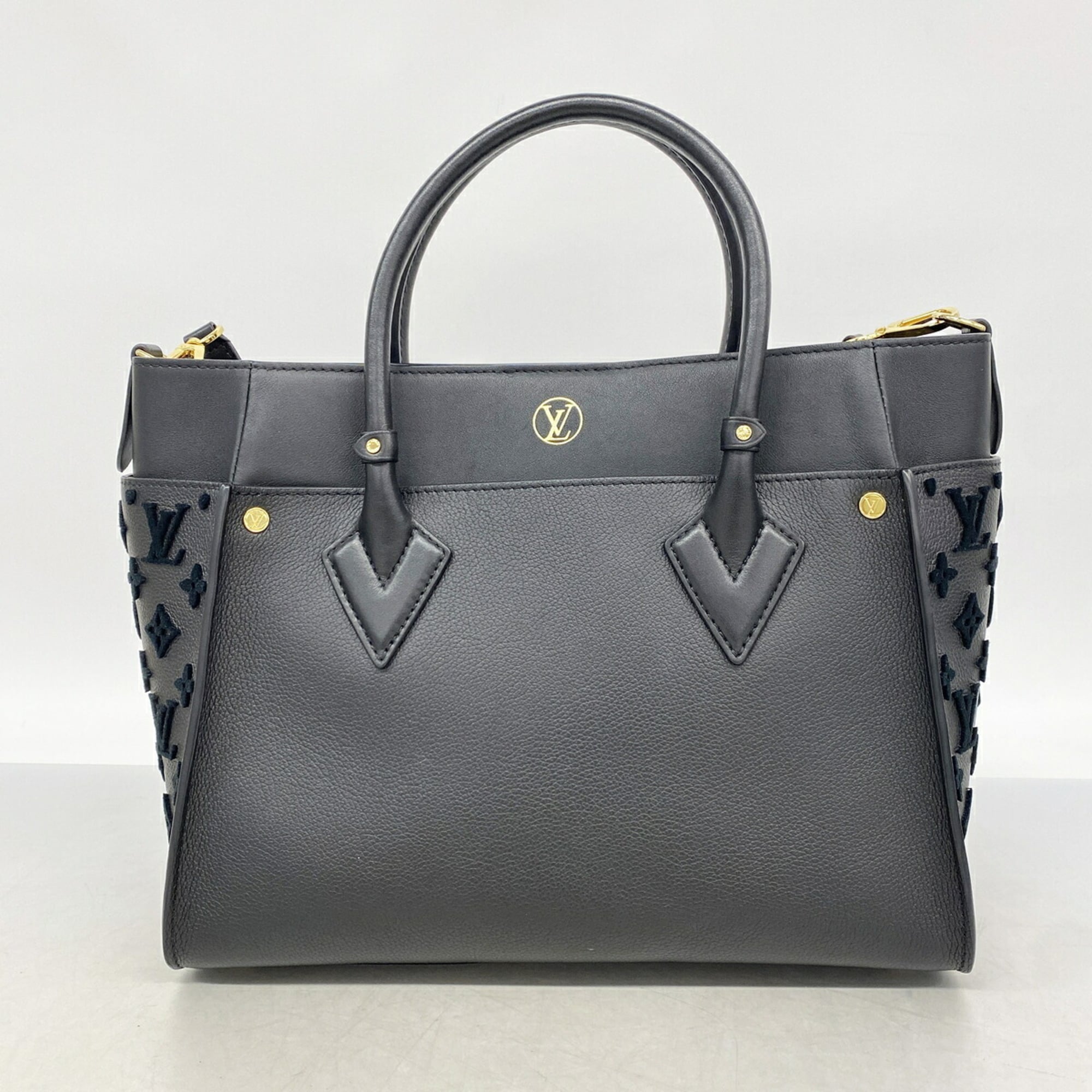 Louis Vuitton Noir Handbag (Pre-Owned)