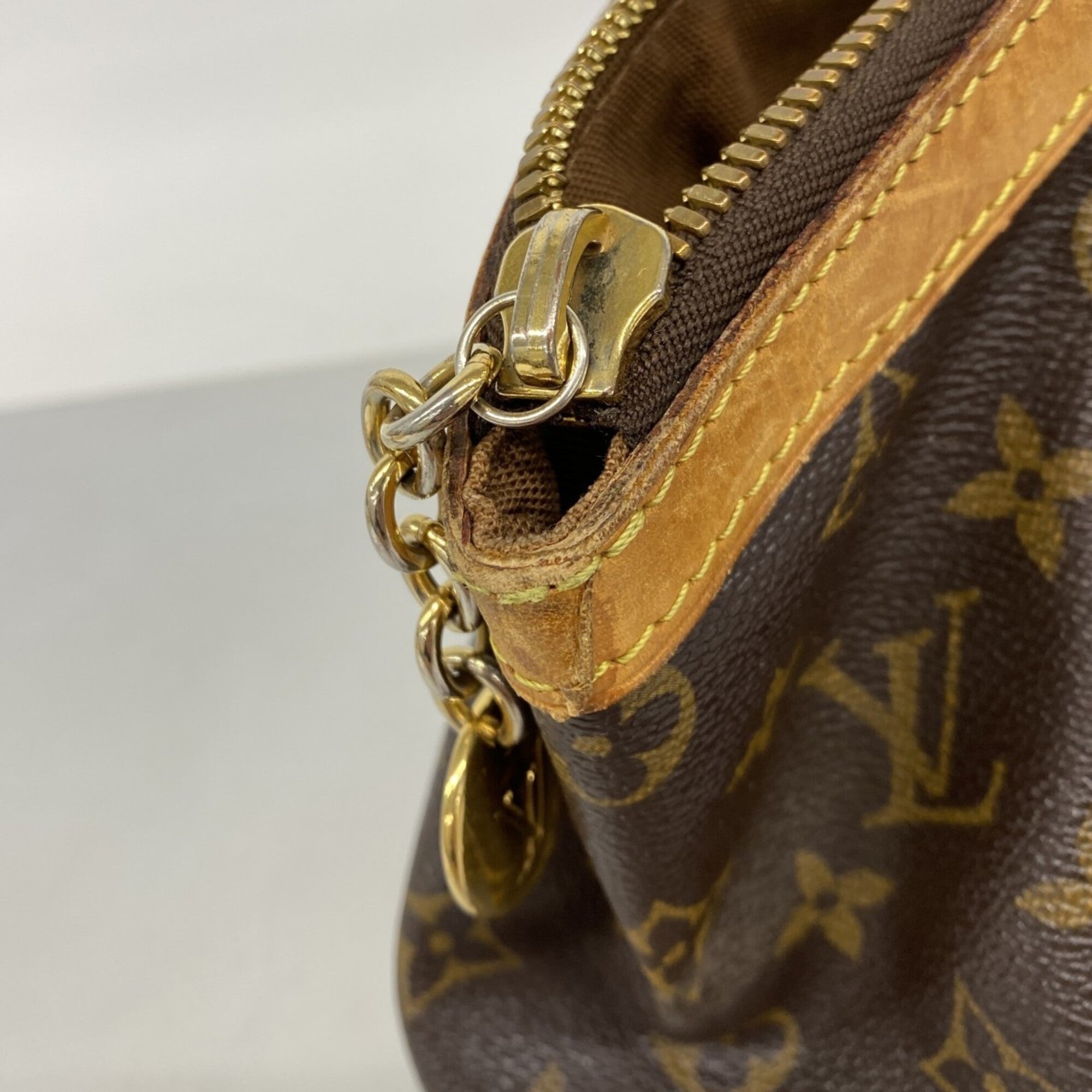 Louis Vuitton Brown Handbag (Pre-Owned)