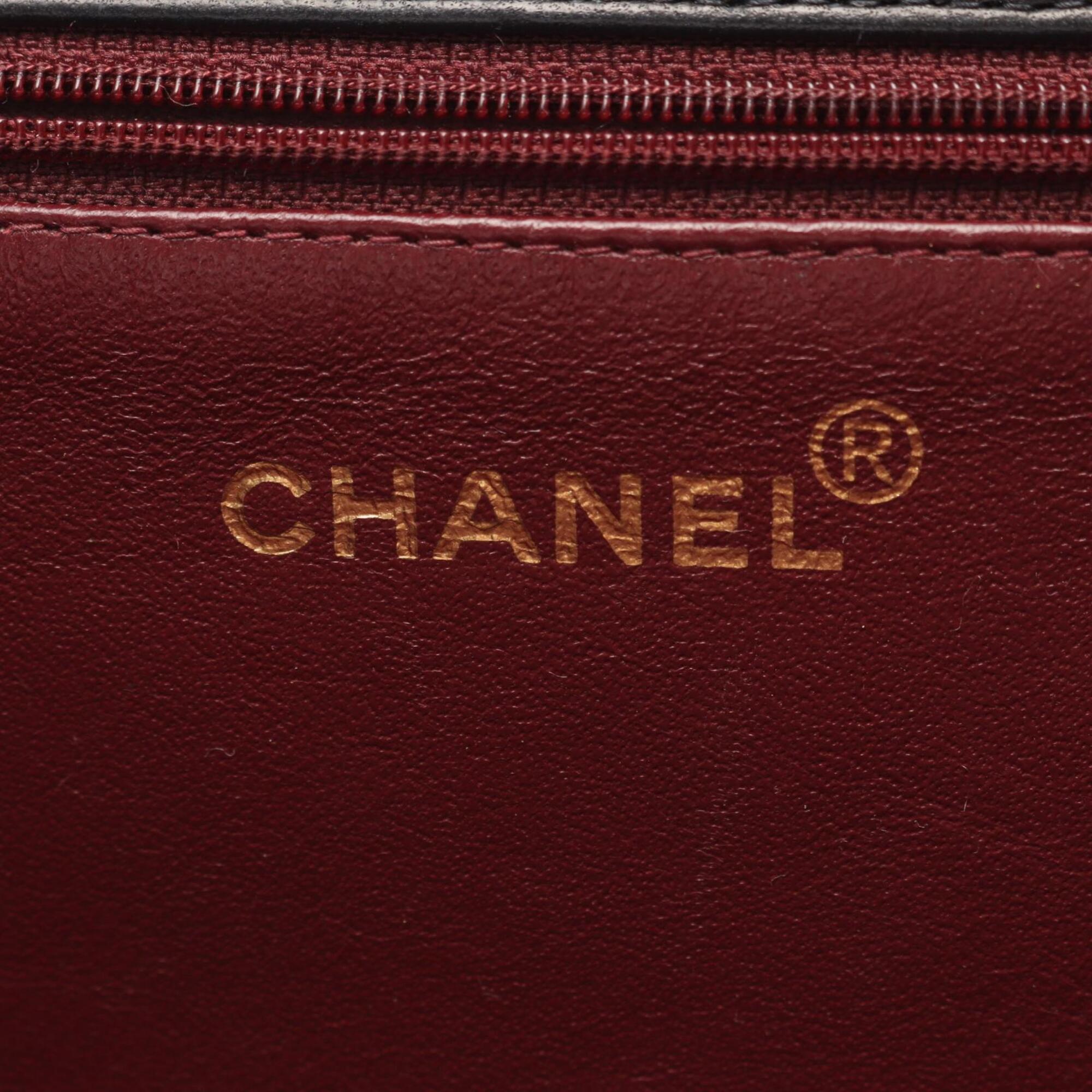 Chanel Black Leather Handbag Shoulder Bag (Pre-Owned)