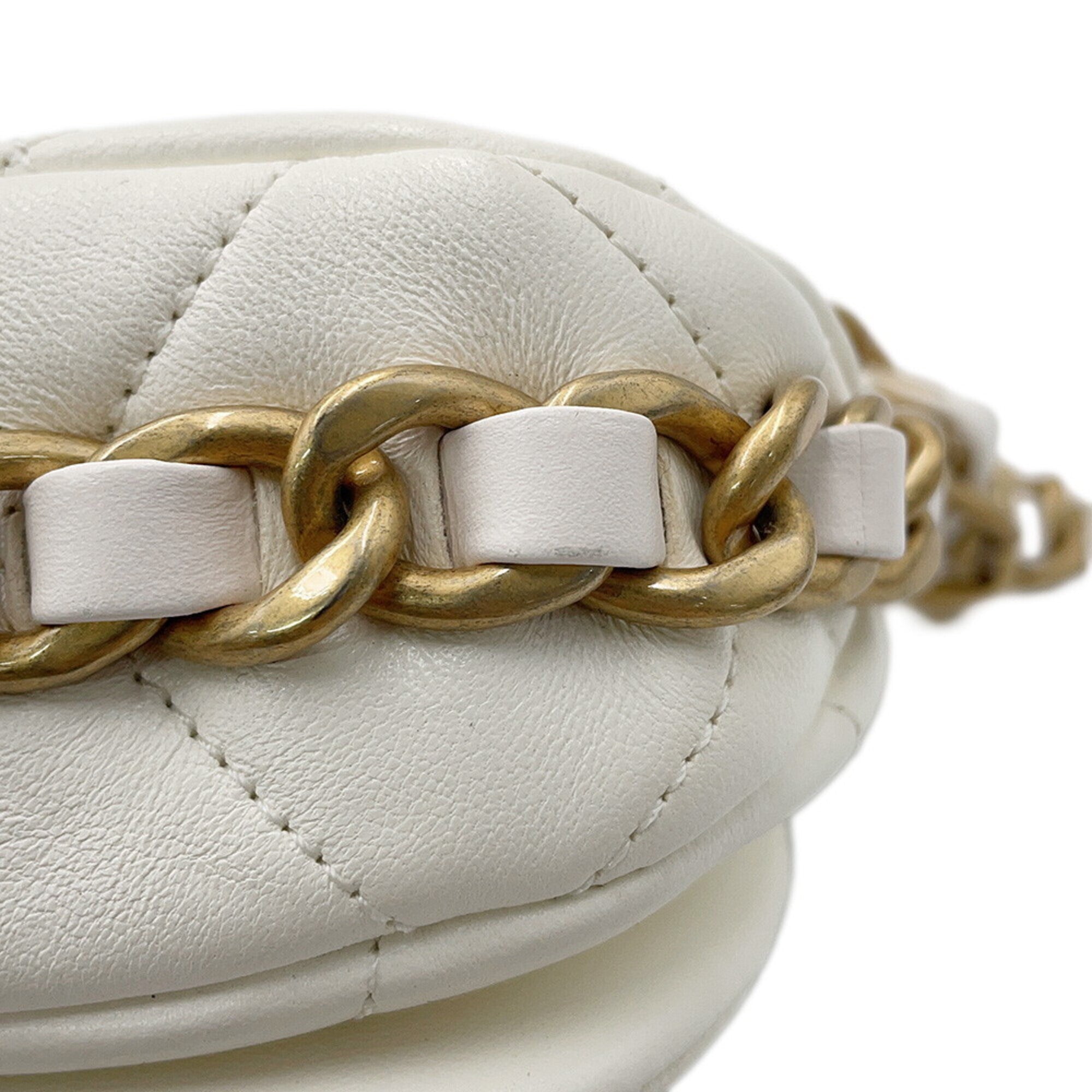 Chanel White Leather Shoulder Bag (Pre-Owned)