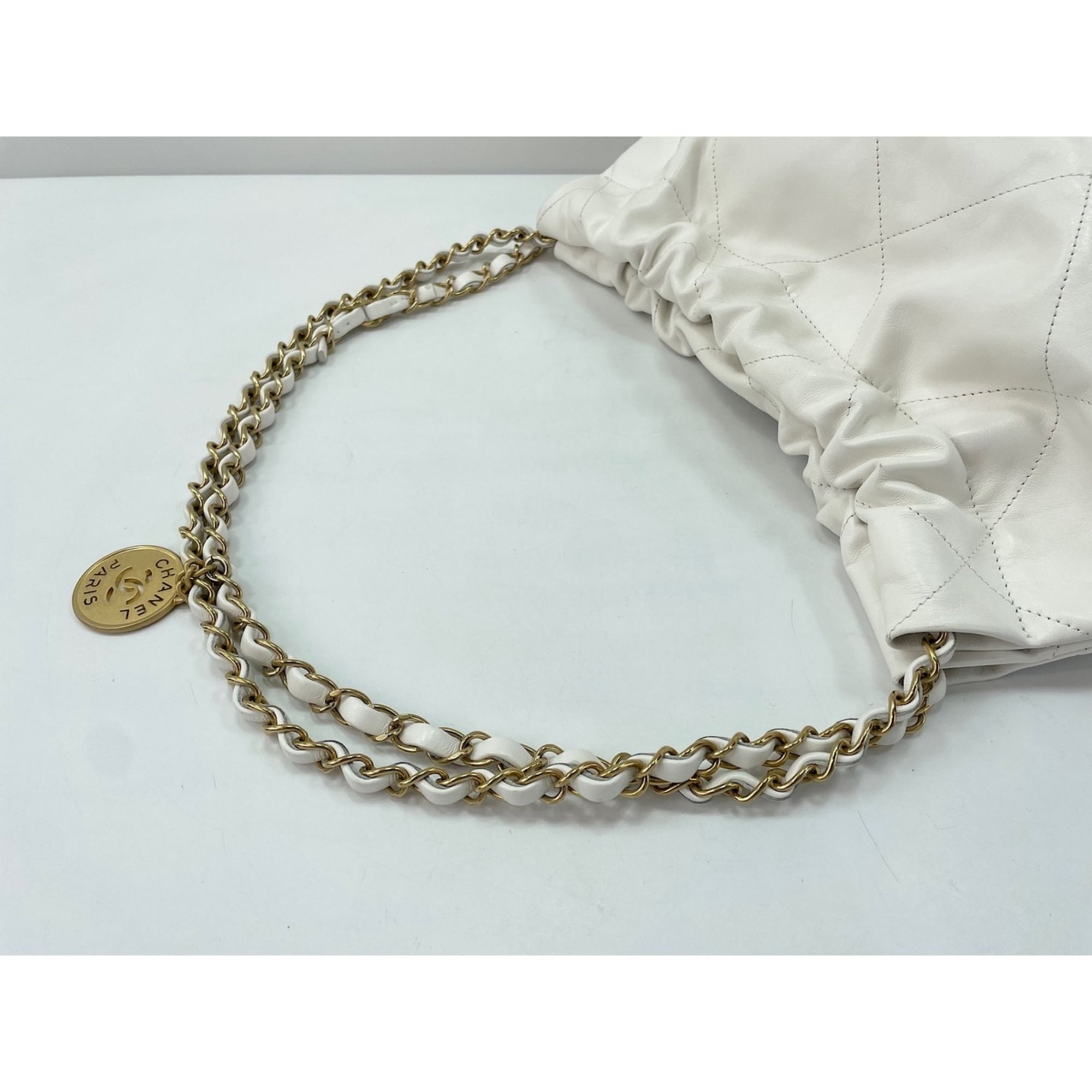 Chanel White Shoulder Bag (Pre-Owned)