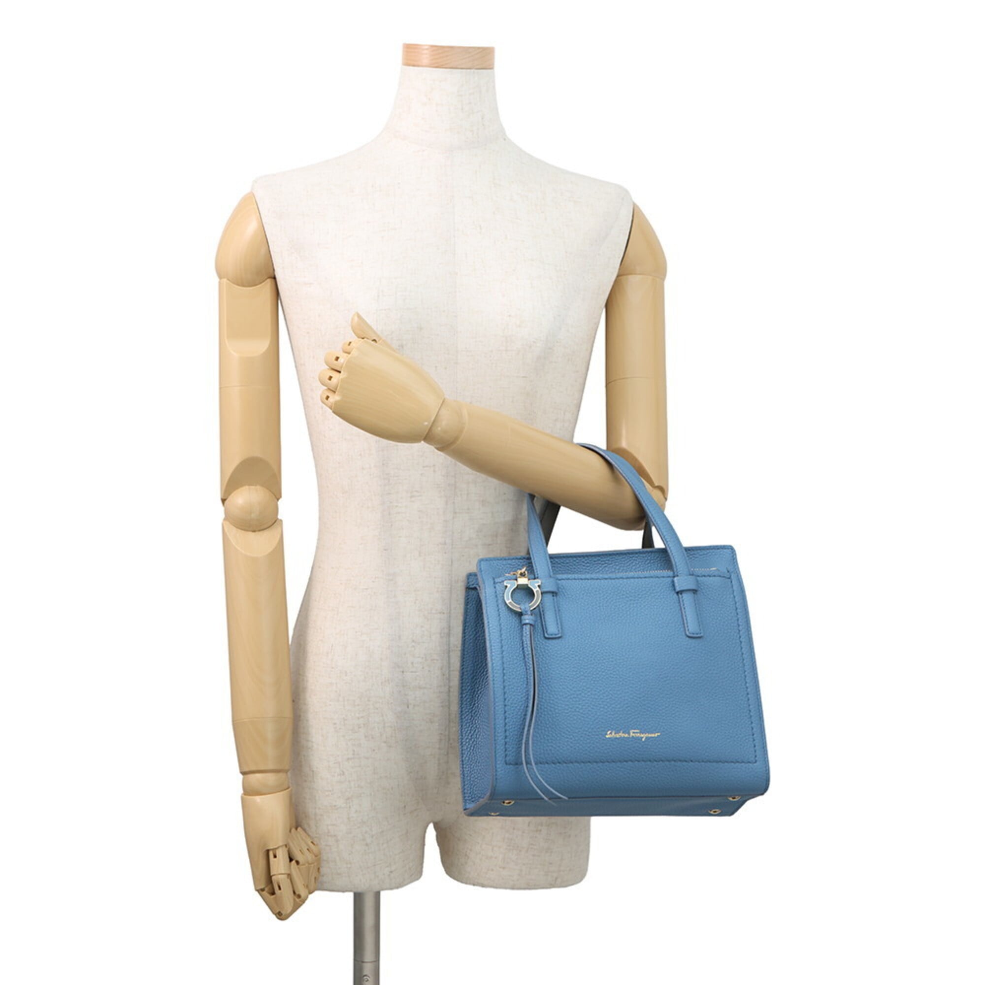 Salvatore Ferragamo Blue Leather Handbag (Pre-Owned)