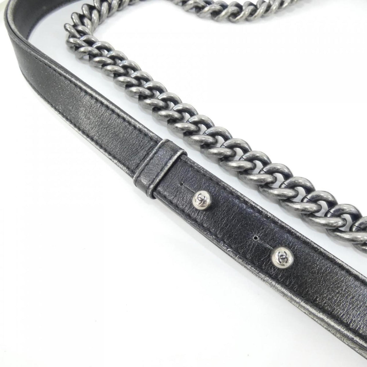 Chanel Black Leather Shoulder Bag (Pre-Owned)