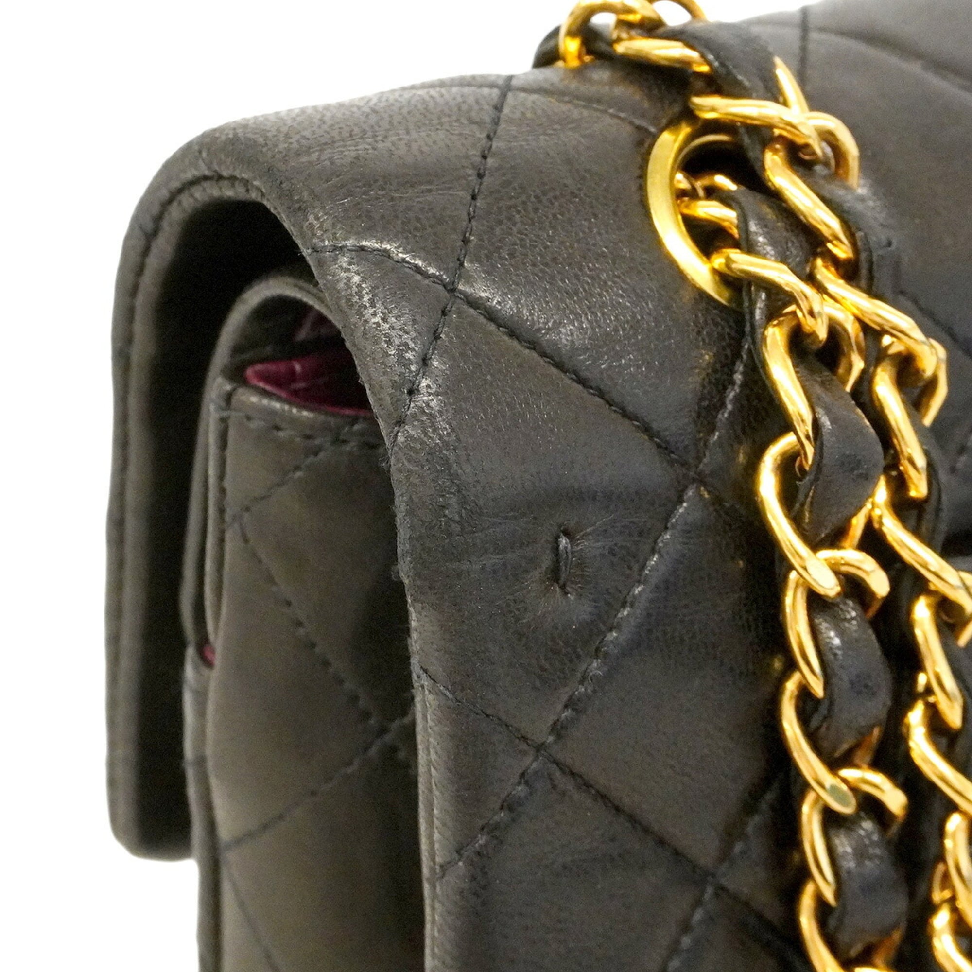 Chanel Black Leather Shoulder Bag (Pre-Owned)
