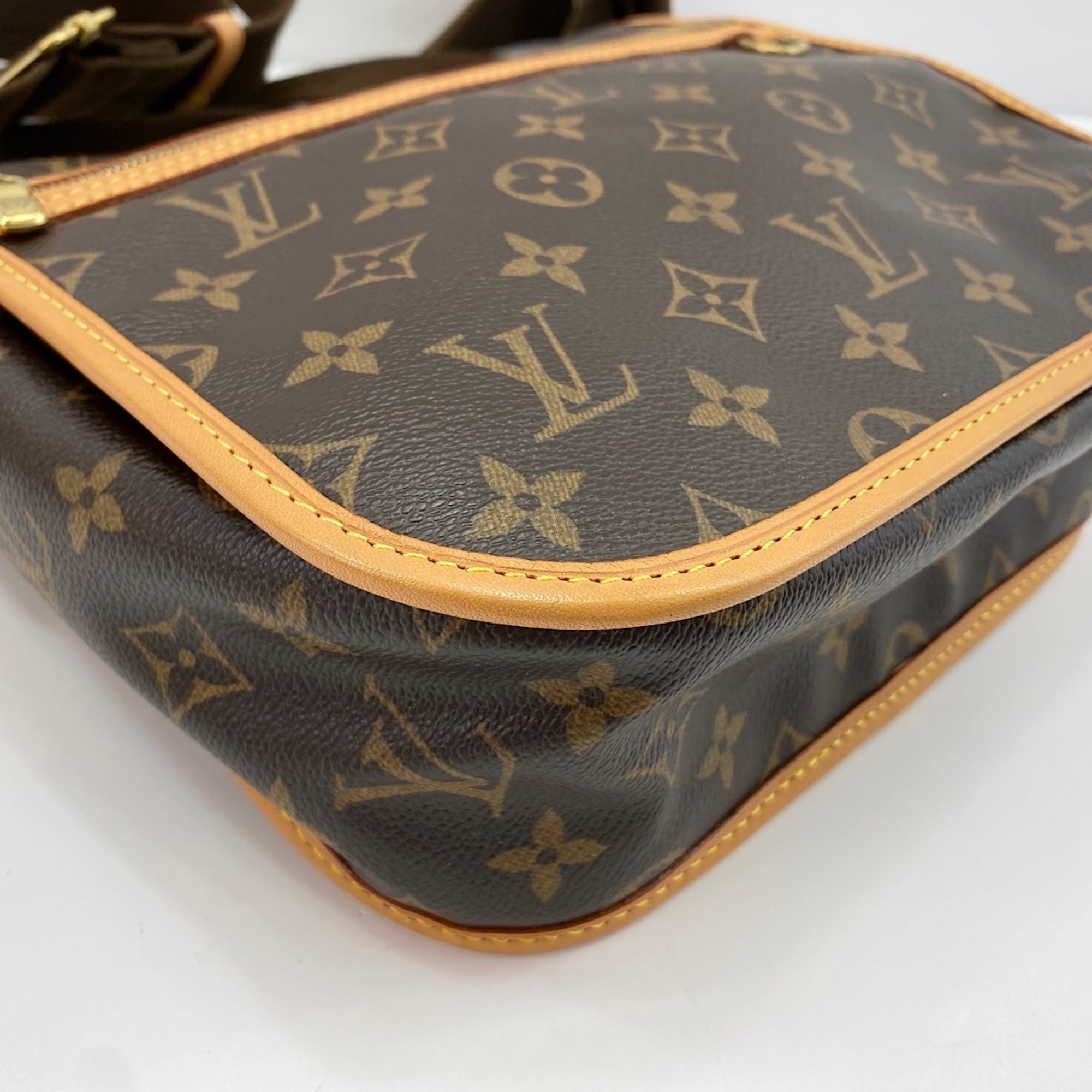 Louis Vuitton Brown Shoulder Bag (Pre-Owned)