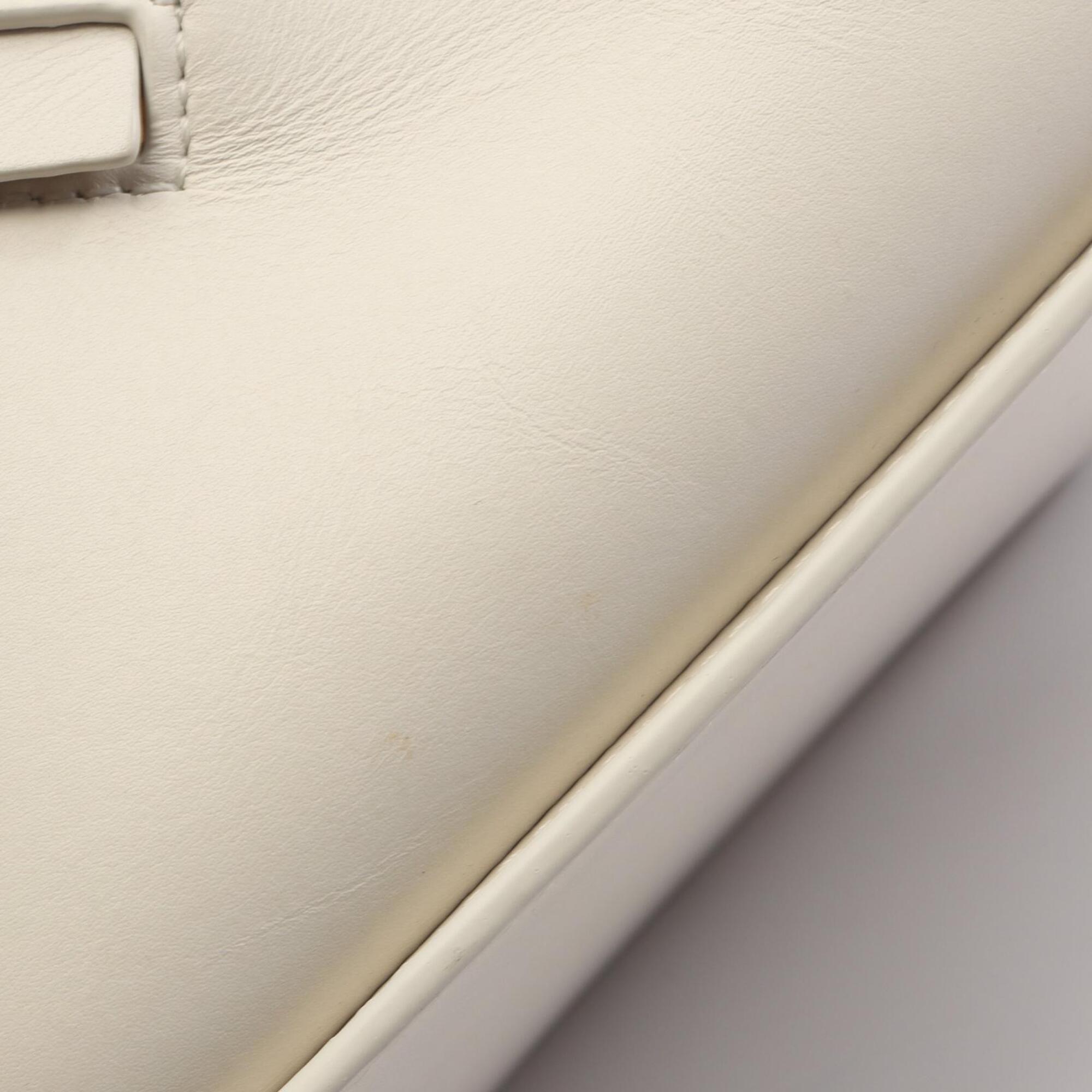 Loewe White Leather Handbag (Pre-Owned)