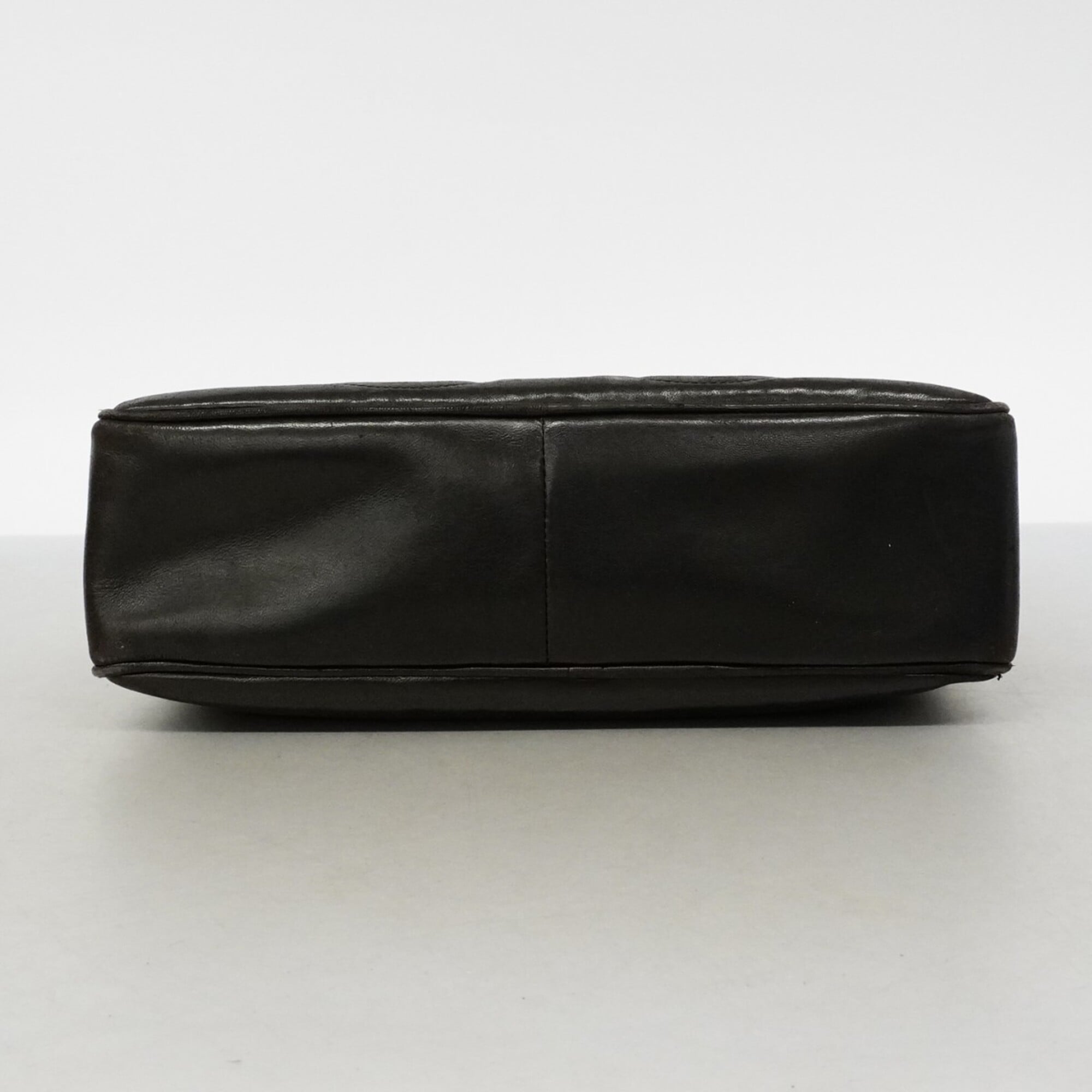 Chanel Black Leather Shoulder Bag (Pre-Owned)