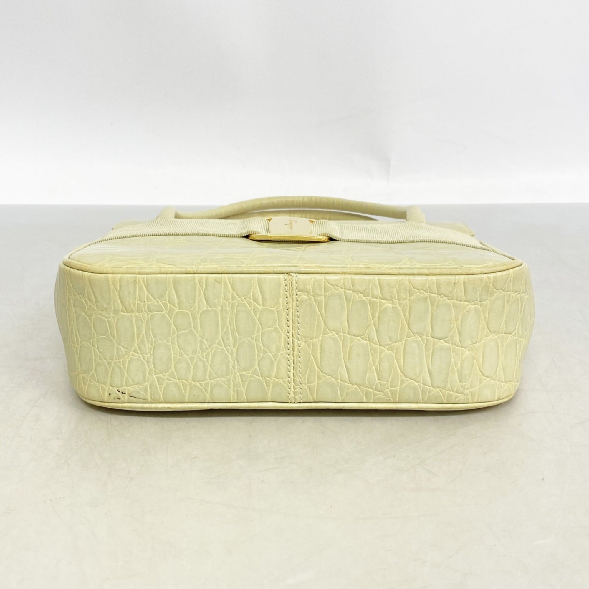Salvatore Ferragamo Light Green Leather Handbag (Pre-Owned)