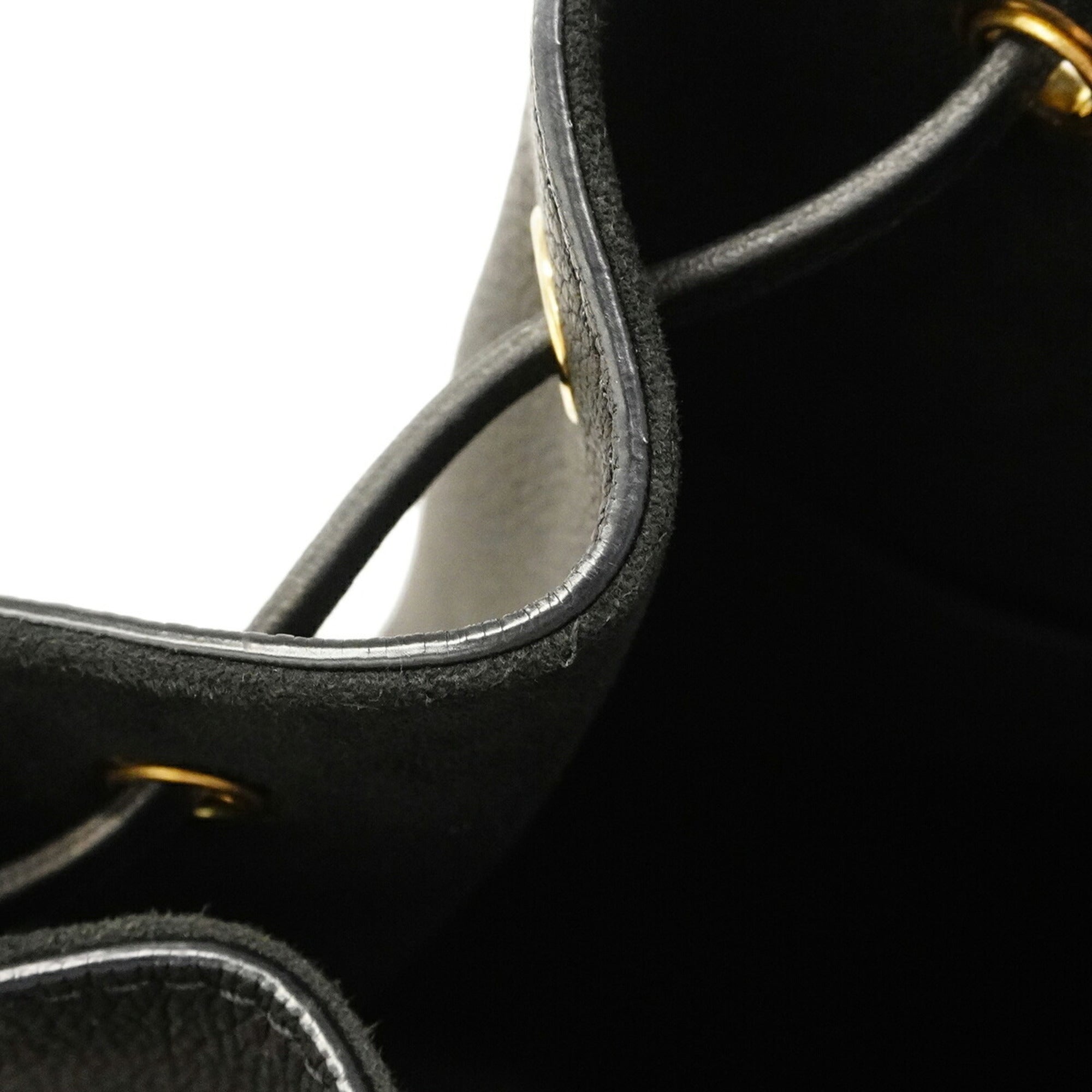 Louis Vuitton Noir Handbag (Pre-Owned)