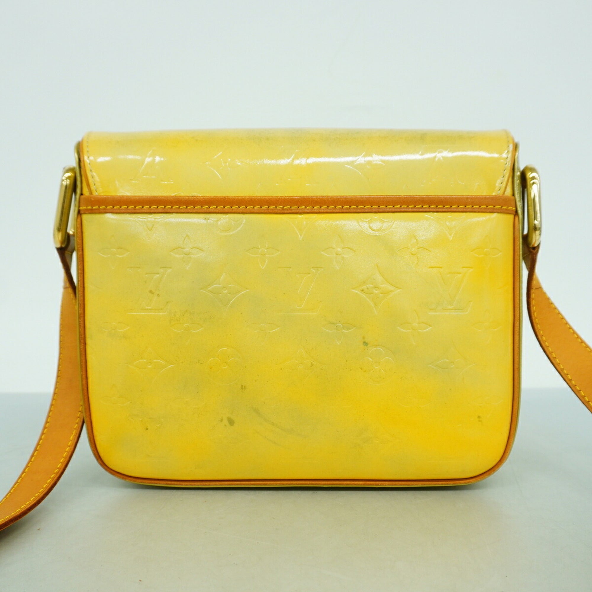 Louis Vuitton Gris Shoulder Bag (Pre-Owned)