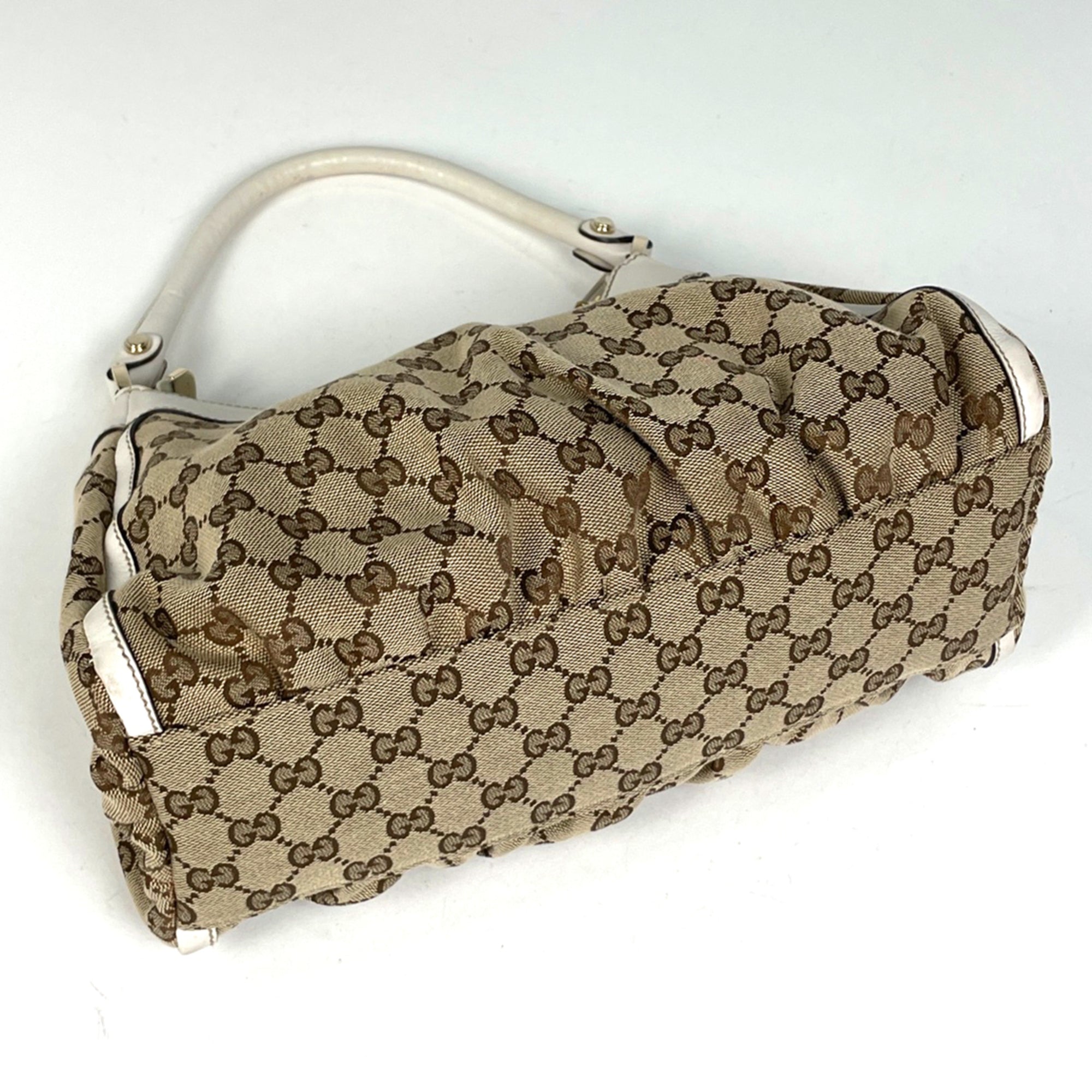 Gucci Beige White Gg Canvas Shoulder Bag (Pre-Owned)
