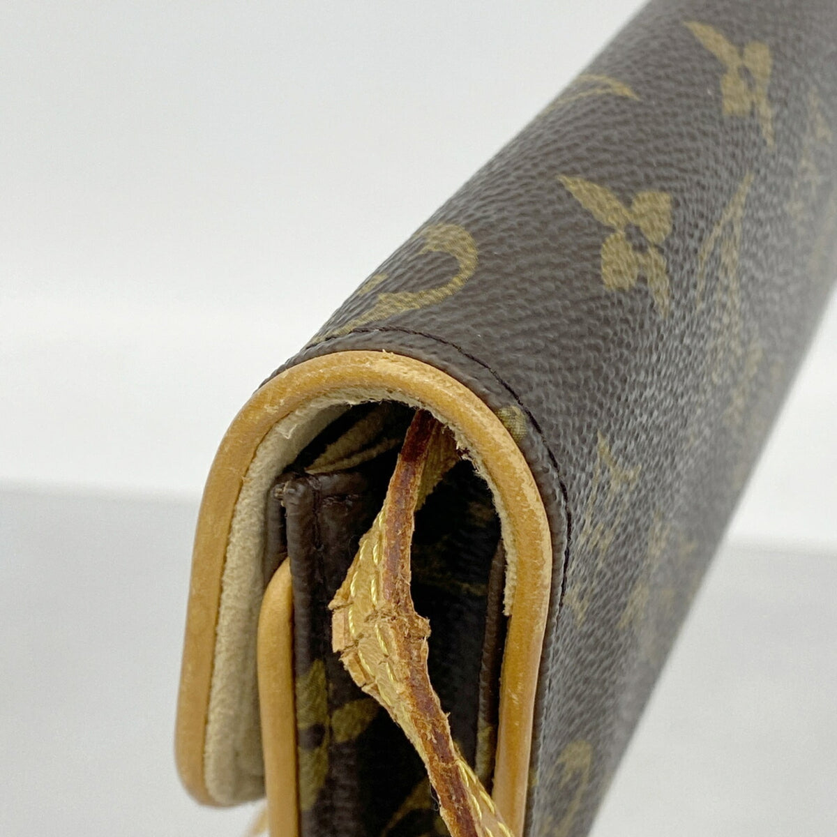 Louis Vuitton Brown Shoulder Bag (Pre-Owned)