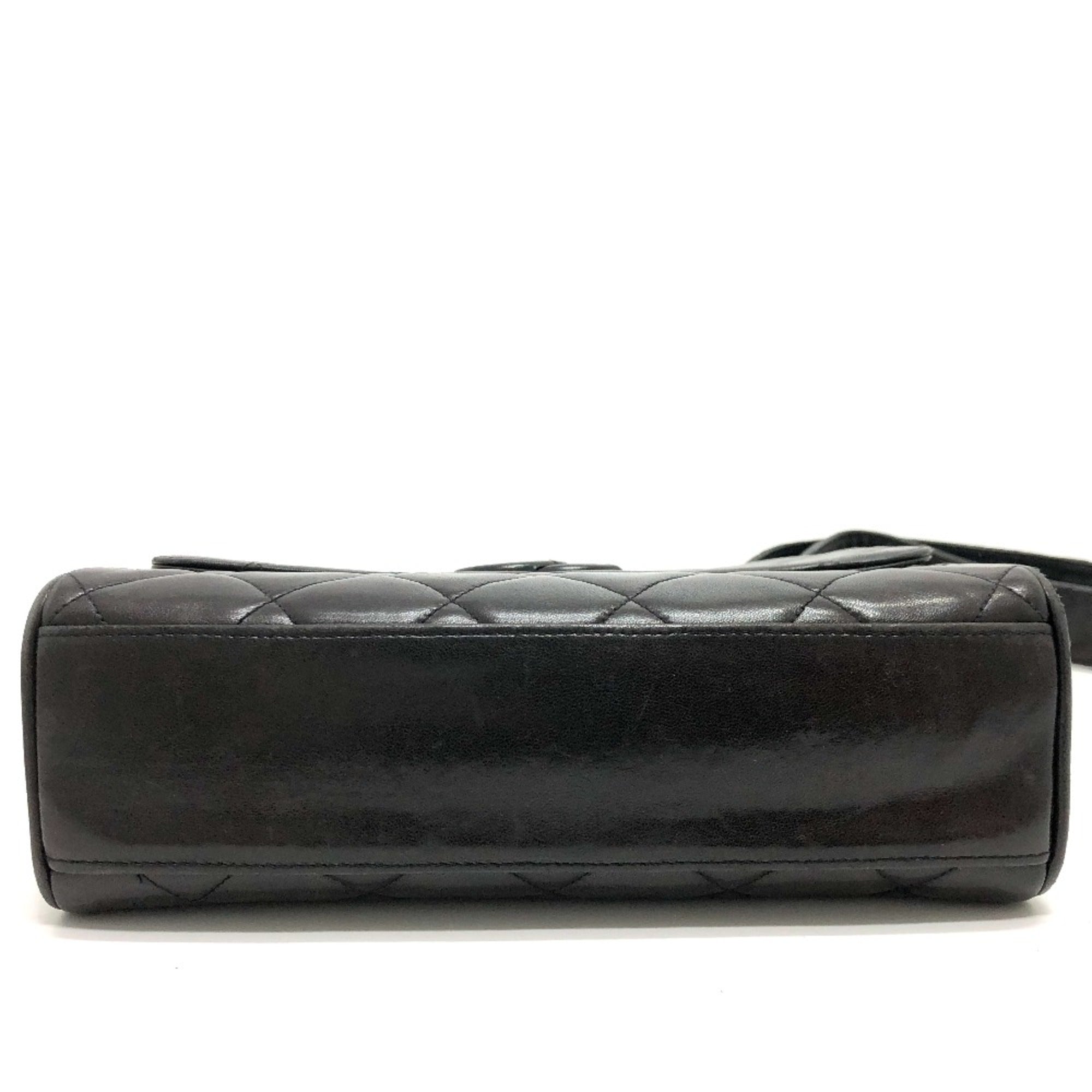 Chanel Black Leather Shoulder Bag (Pre-Owned)