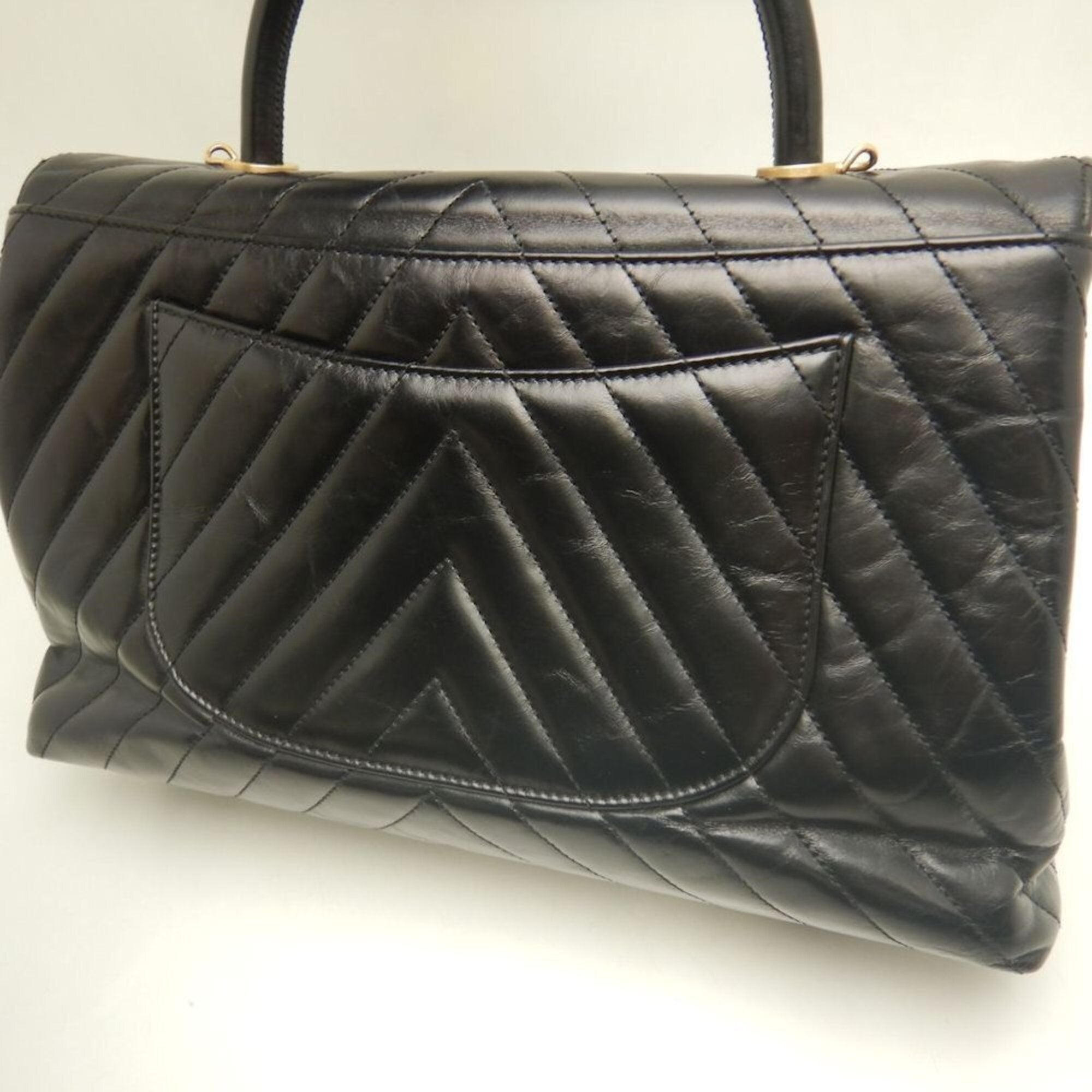 Chanel Black Leather Handbag (Pre-Owned)