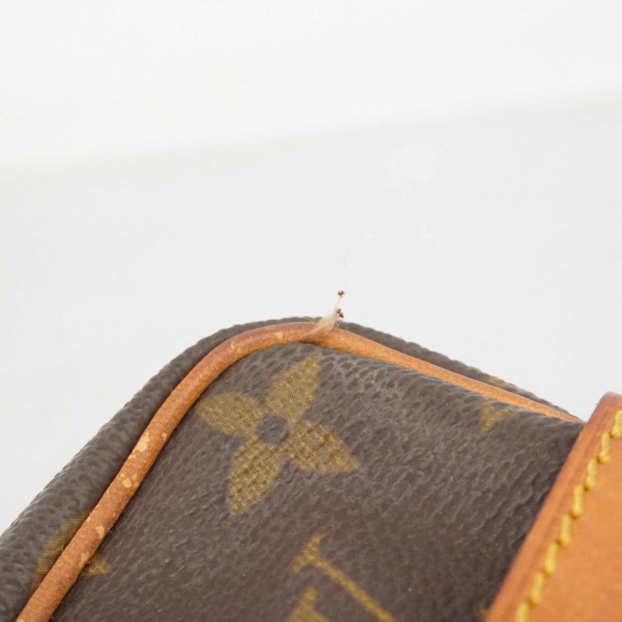 Louis Vuitton Brown Clutch Bag (Pre-Owned)