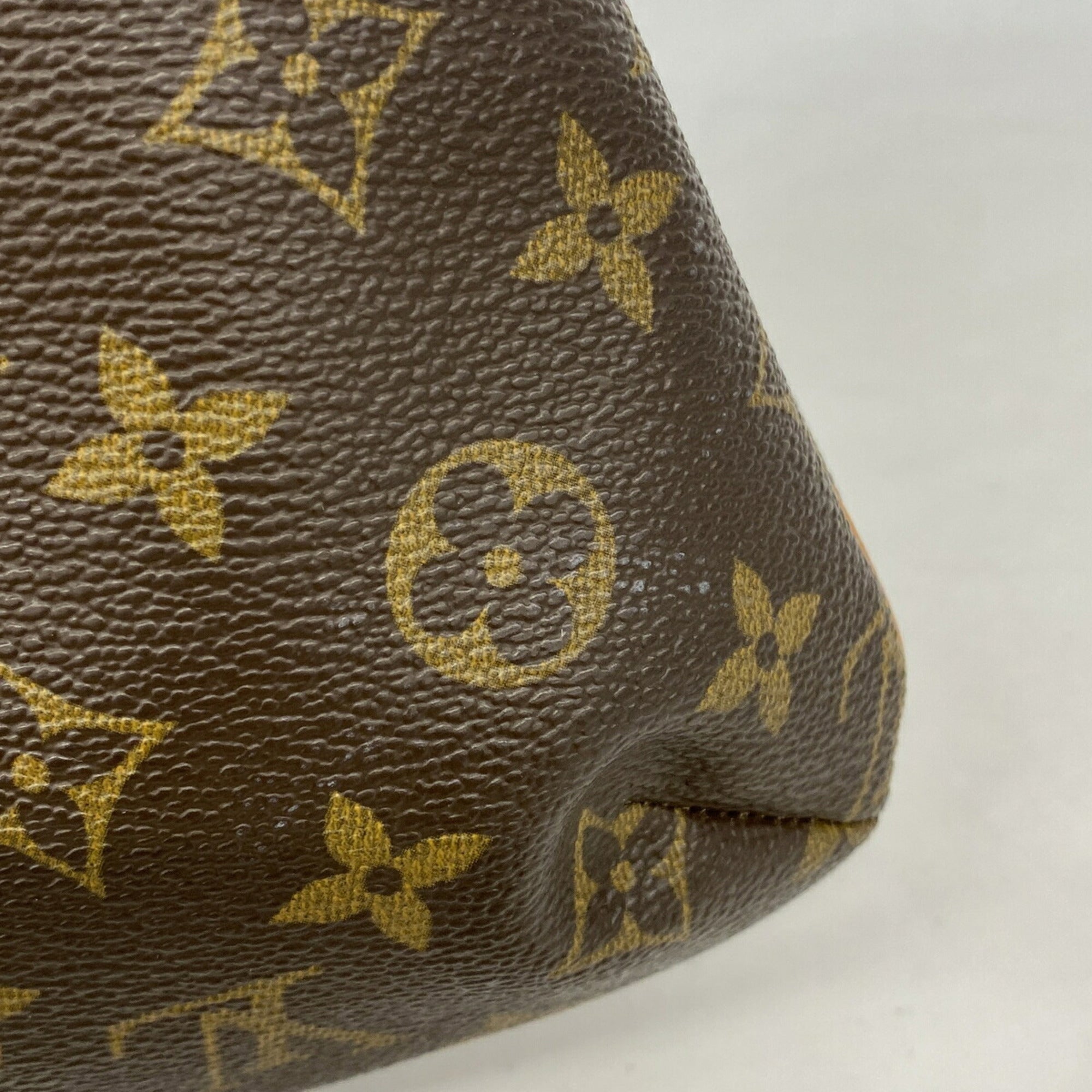 Louis Vuitton Brown Shoulder Bag (Pre-Owned)