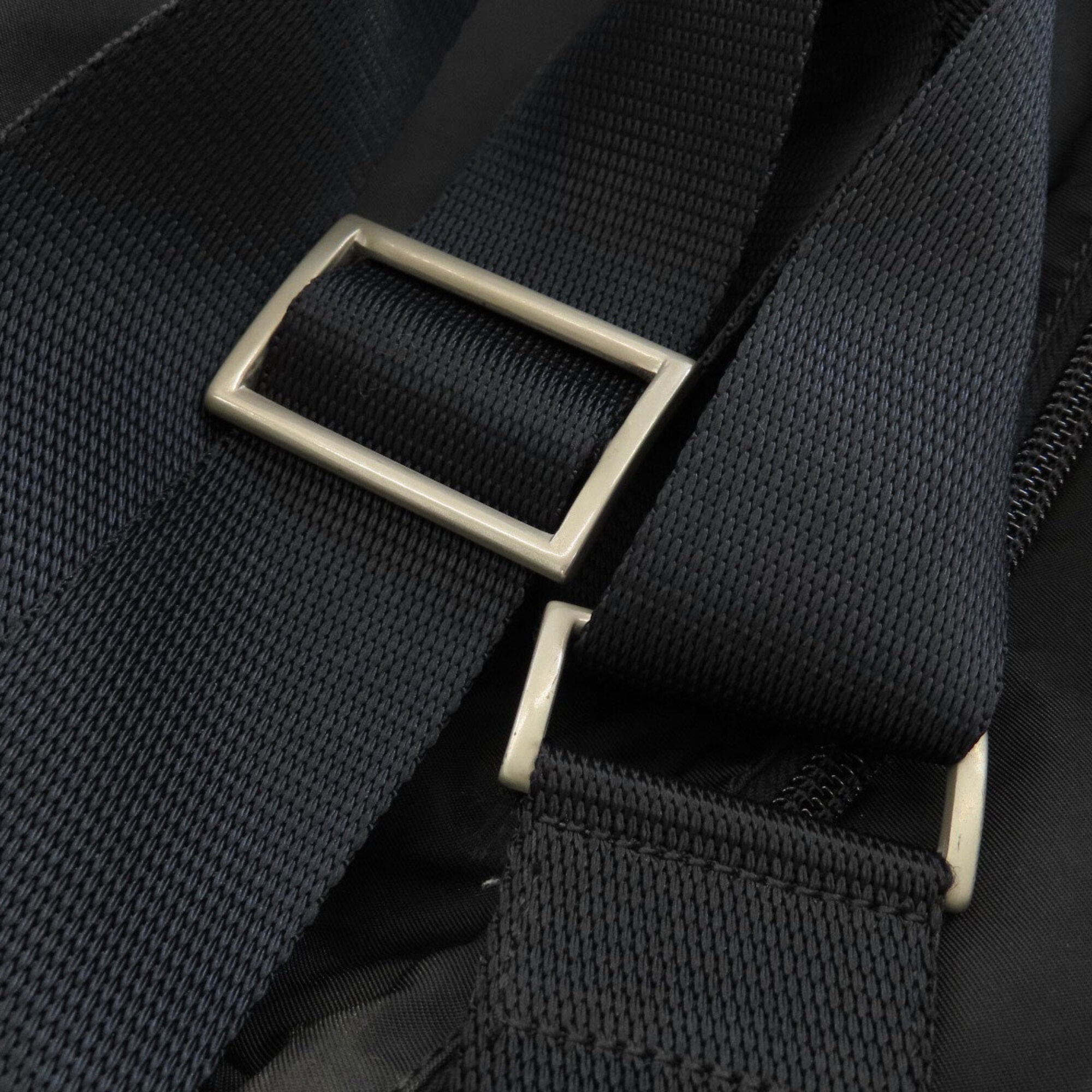 Prada Black Nylon Messenger Bag Shoulder Bag (Pre-Owned)