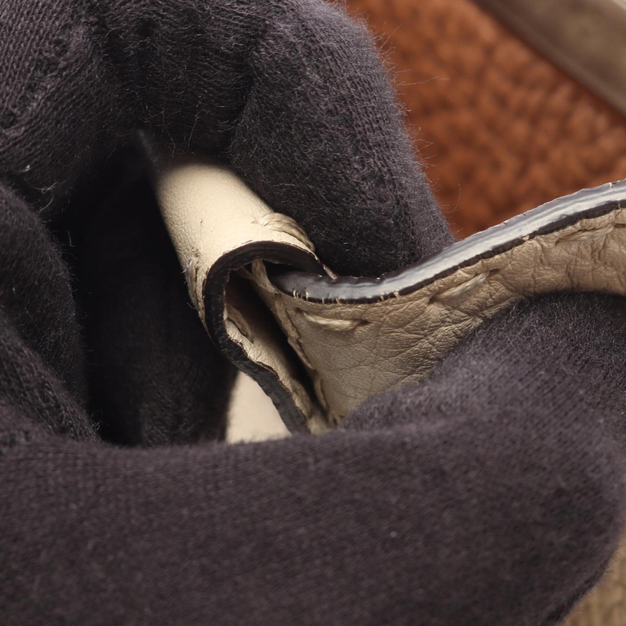 Fendi Gray Ivory Leather Handbag (Pre-Owned)