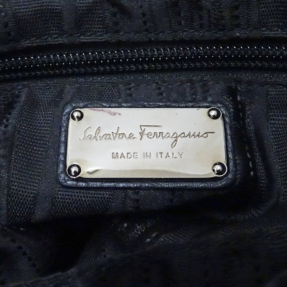 Salvatore Ferragamo Gancini Black Leather Shoulder Bag (Pre-Owned)