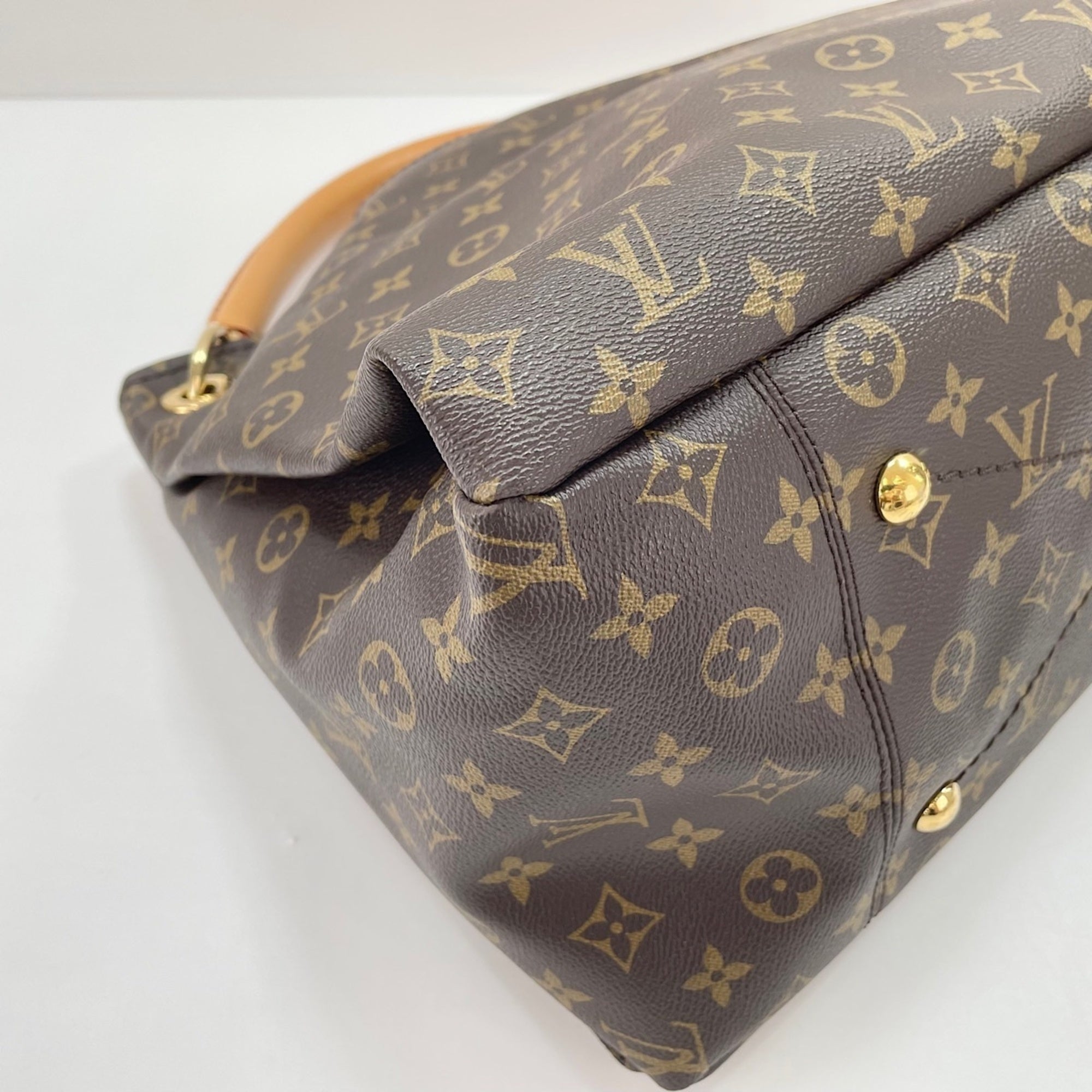 Louis Vuitton Brown Shoulder Bag (Pre-Owned)