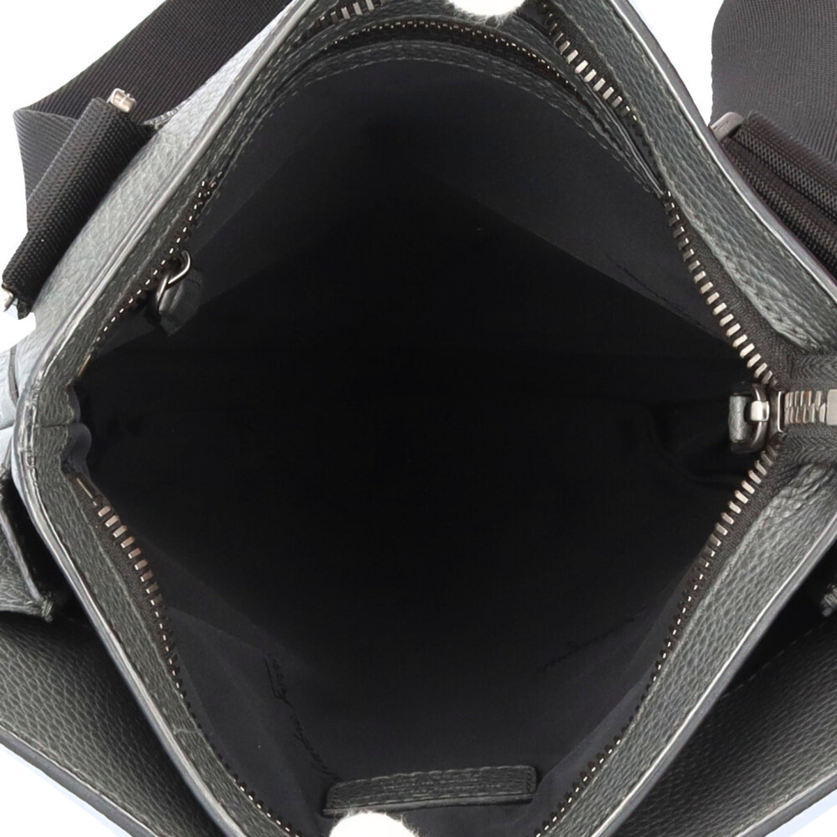 Salvatore Ferragamo Gray Leather Shoulder Bag (Pre-Owned)