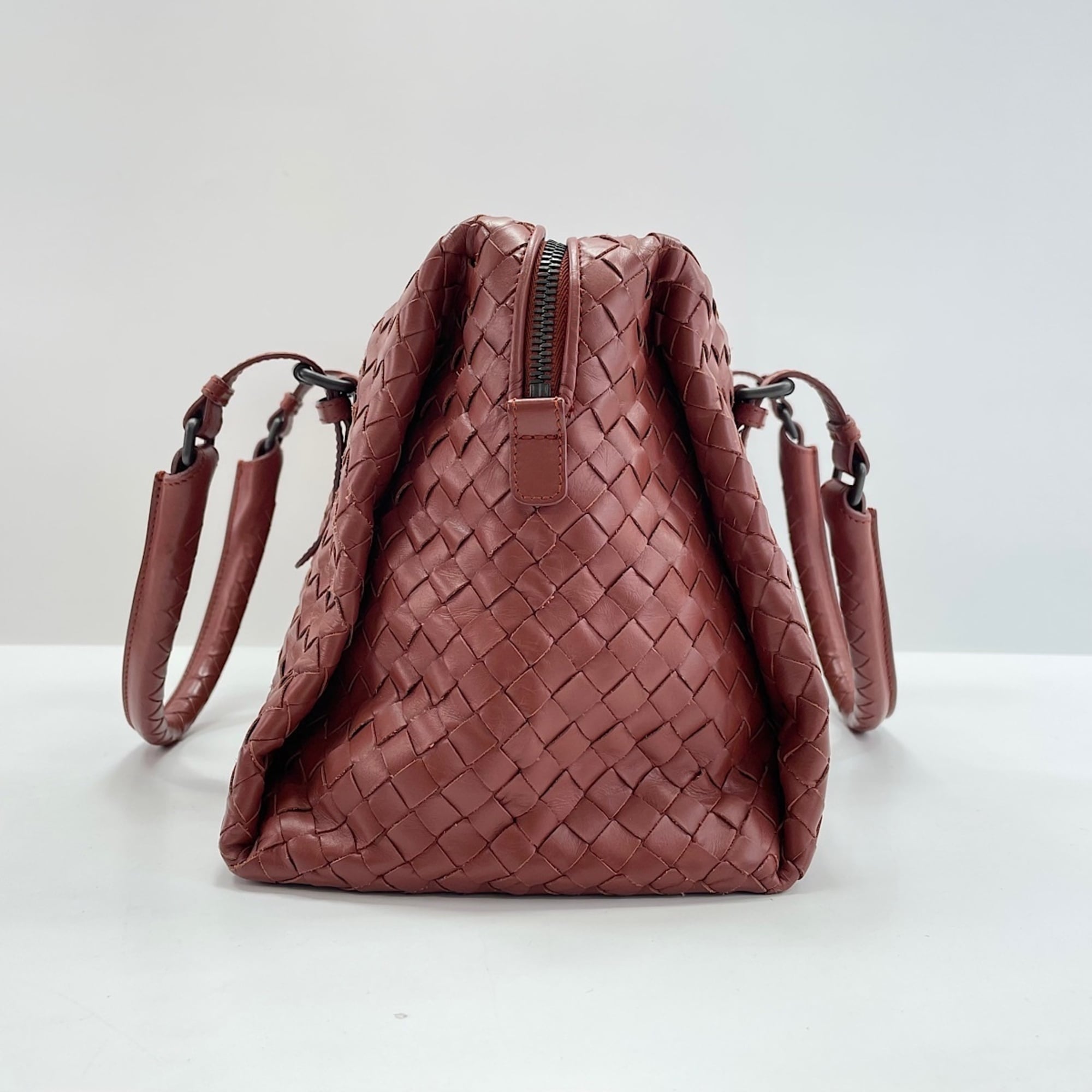 Bottega Veneta Red Color Leather Handbag (Pre-Owned)