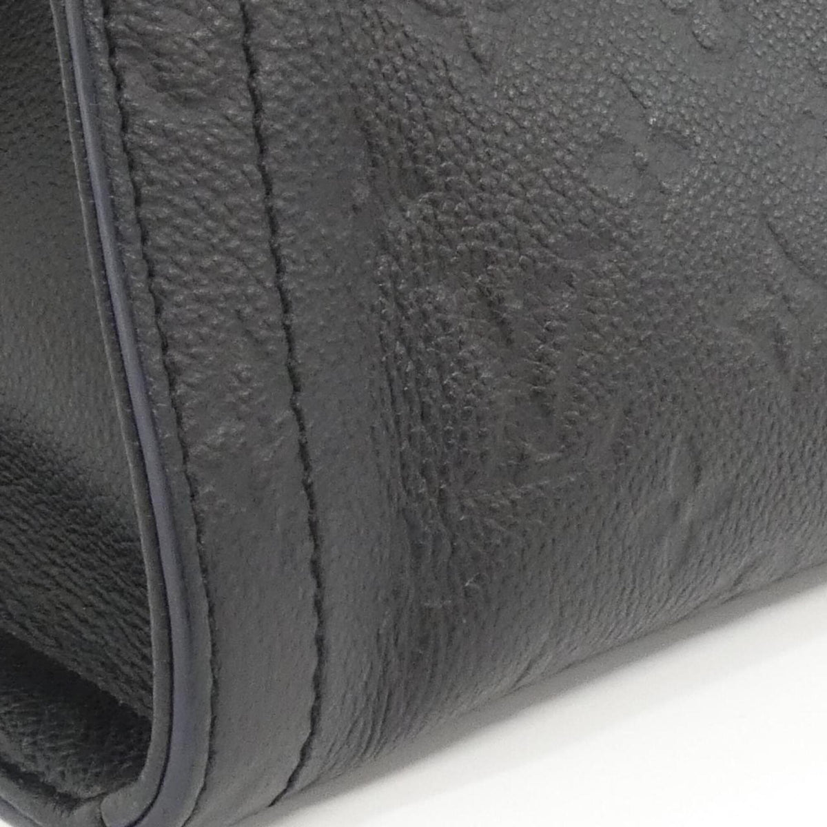 Louis Vuitton Black Leather Handbag (Pre-Owned)