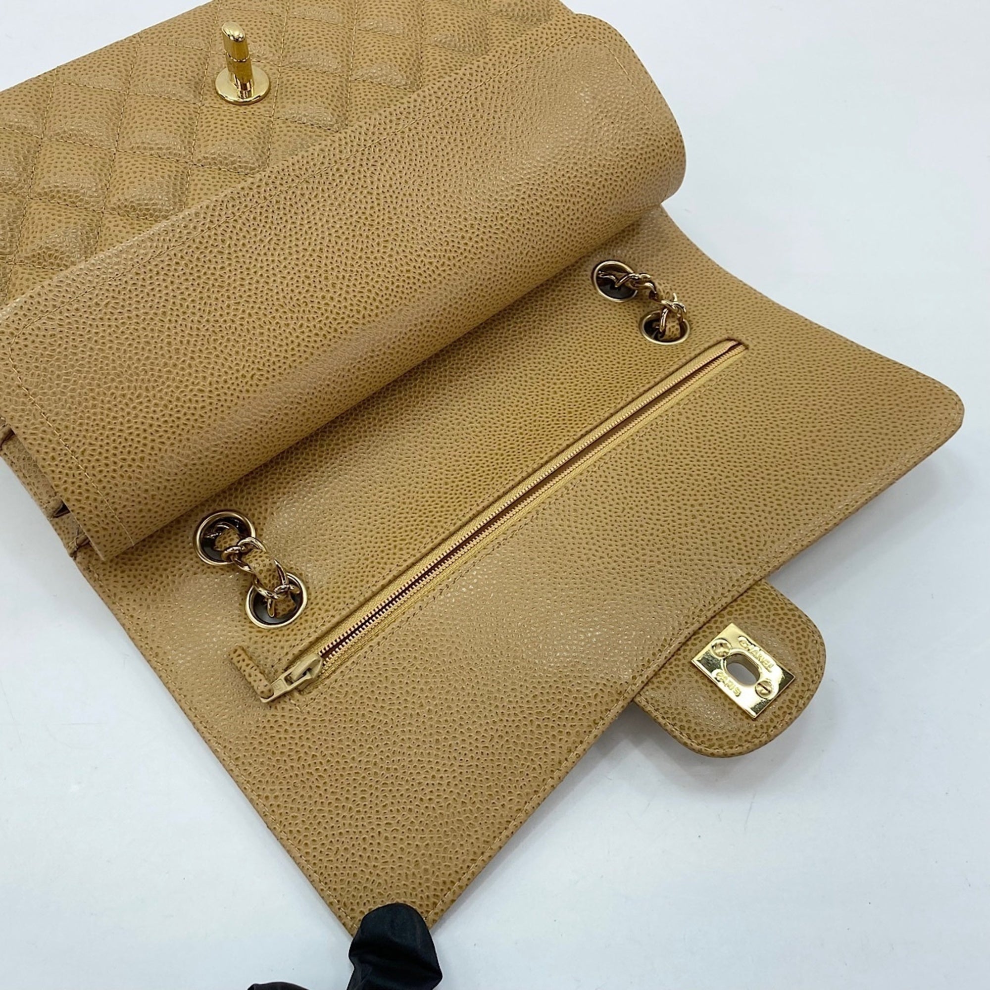 Chanel Beige Shoulder Bag (Pre-Owned)