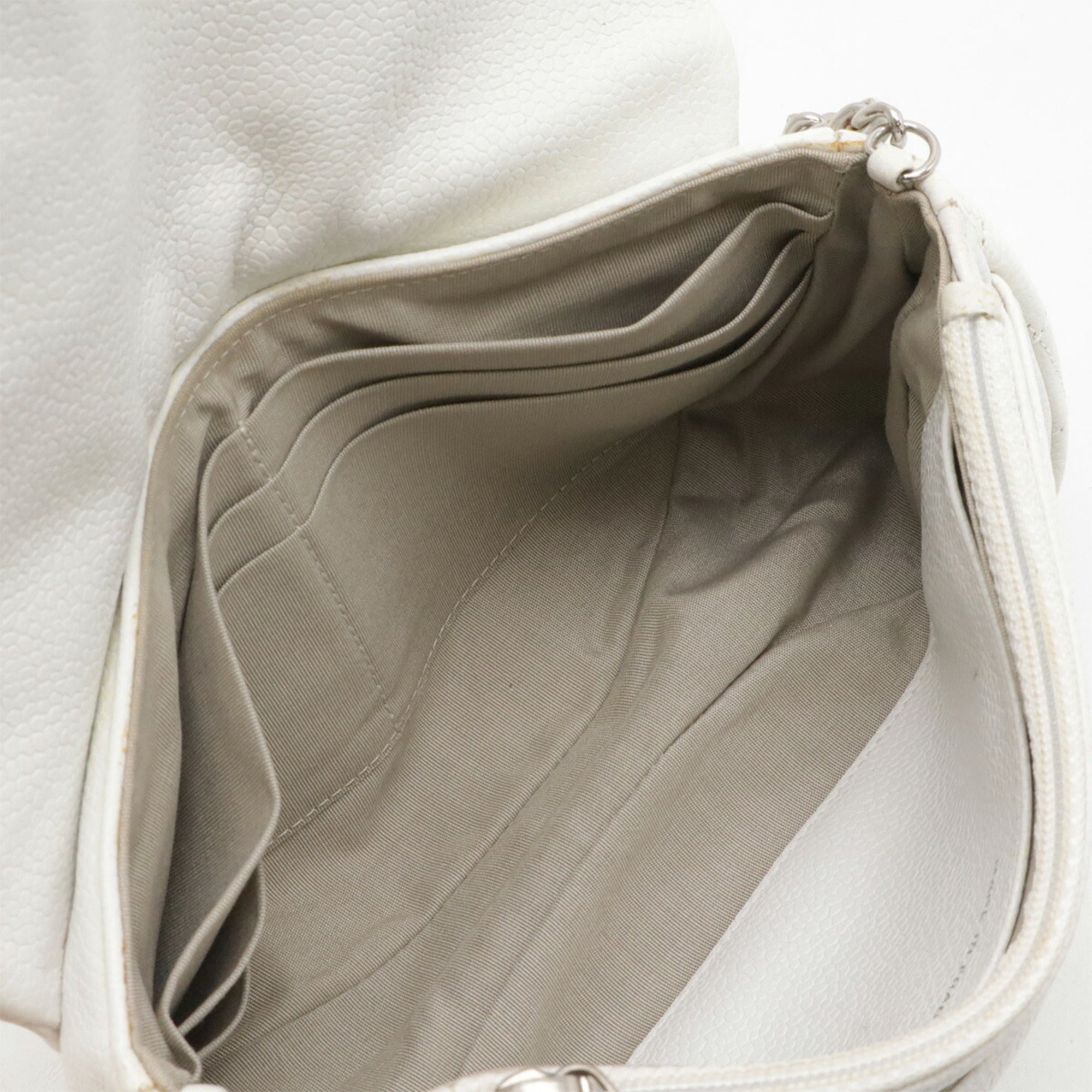 Chanel White Grained Calfskin Pochette Shoulder Bag (Pre-Owned)