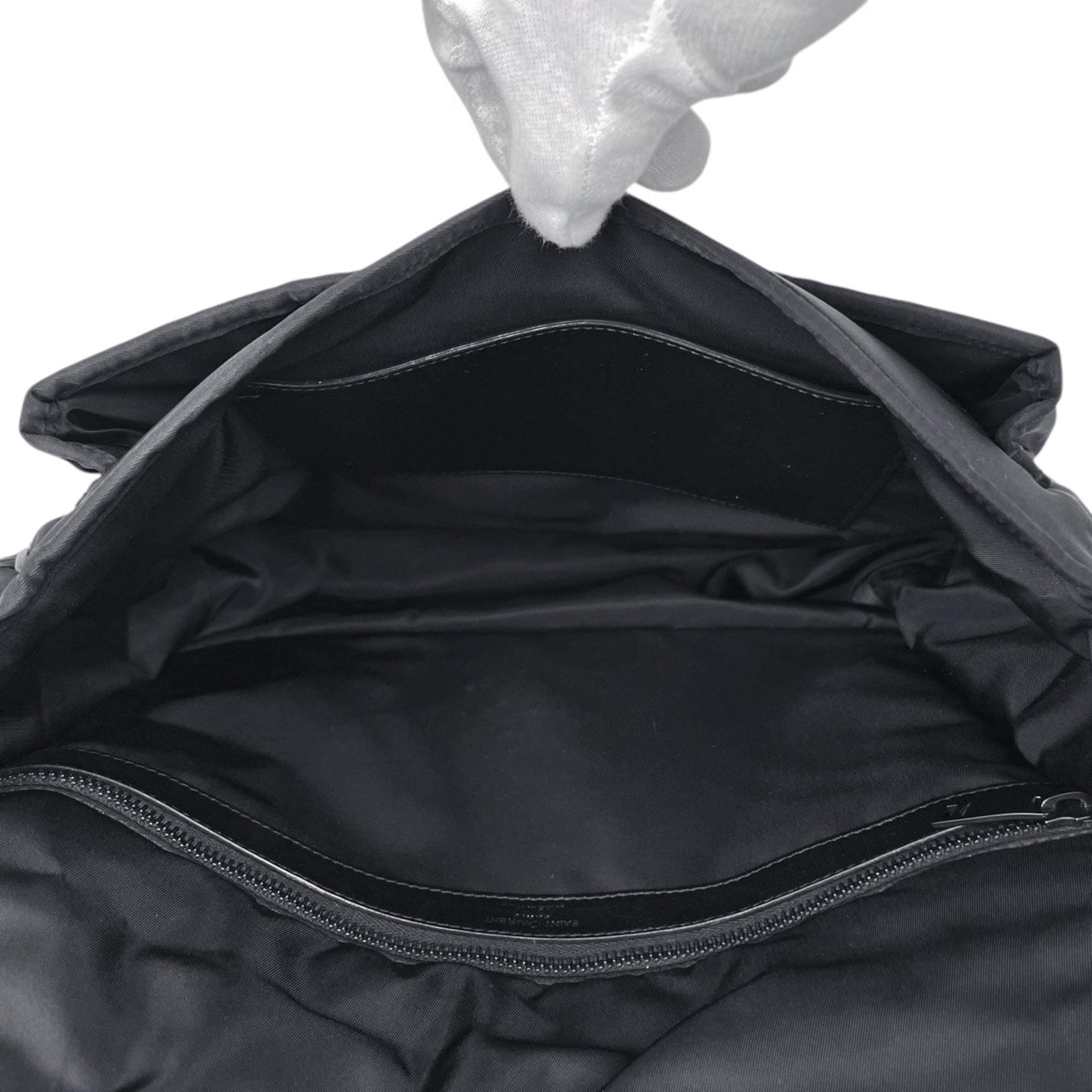 Yves Saint Laurent Black Nylon Messenger Bag Shoulder Bag (Pre-Owned)