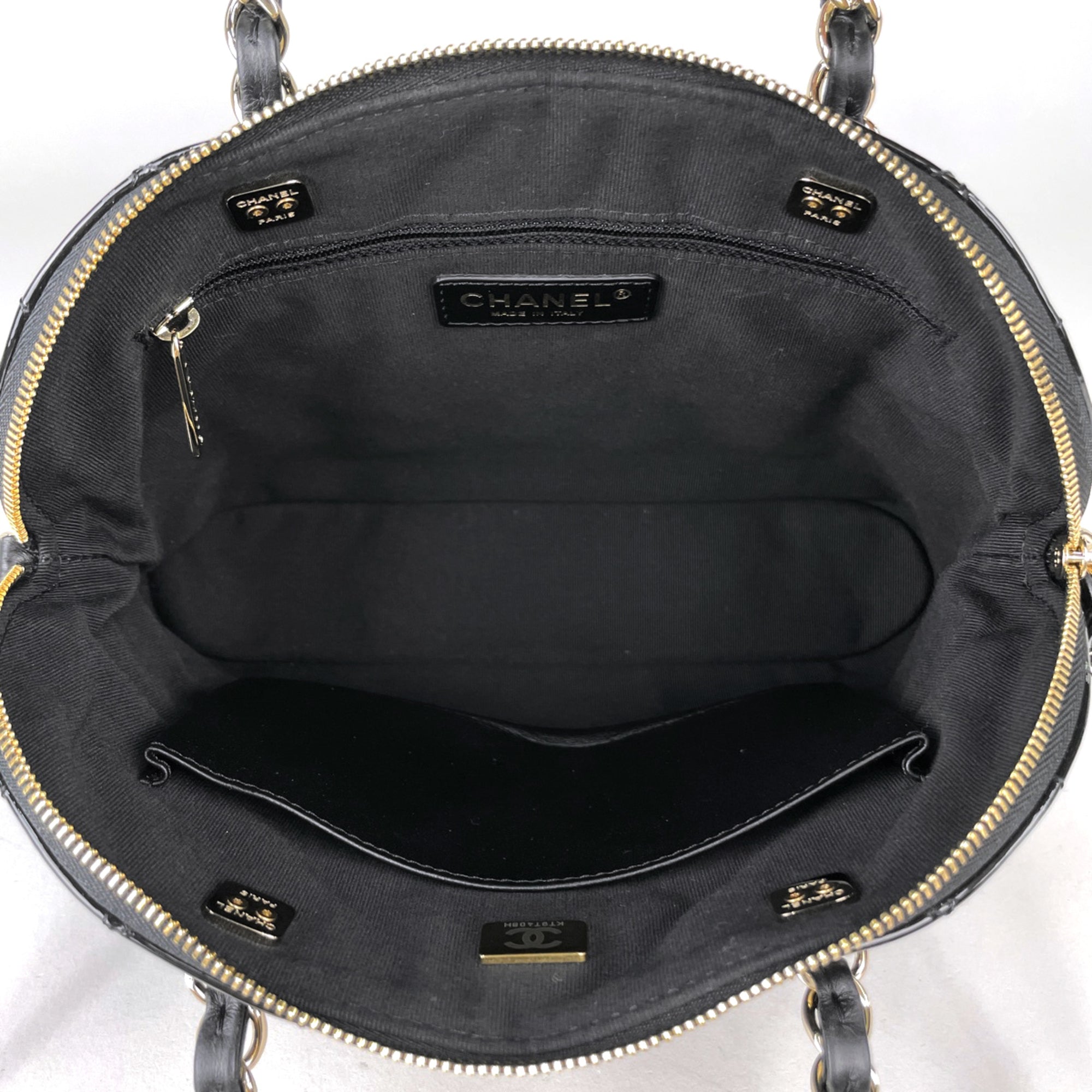 Chanel Black Patent Leather Handbag (Pre-Owned)