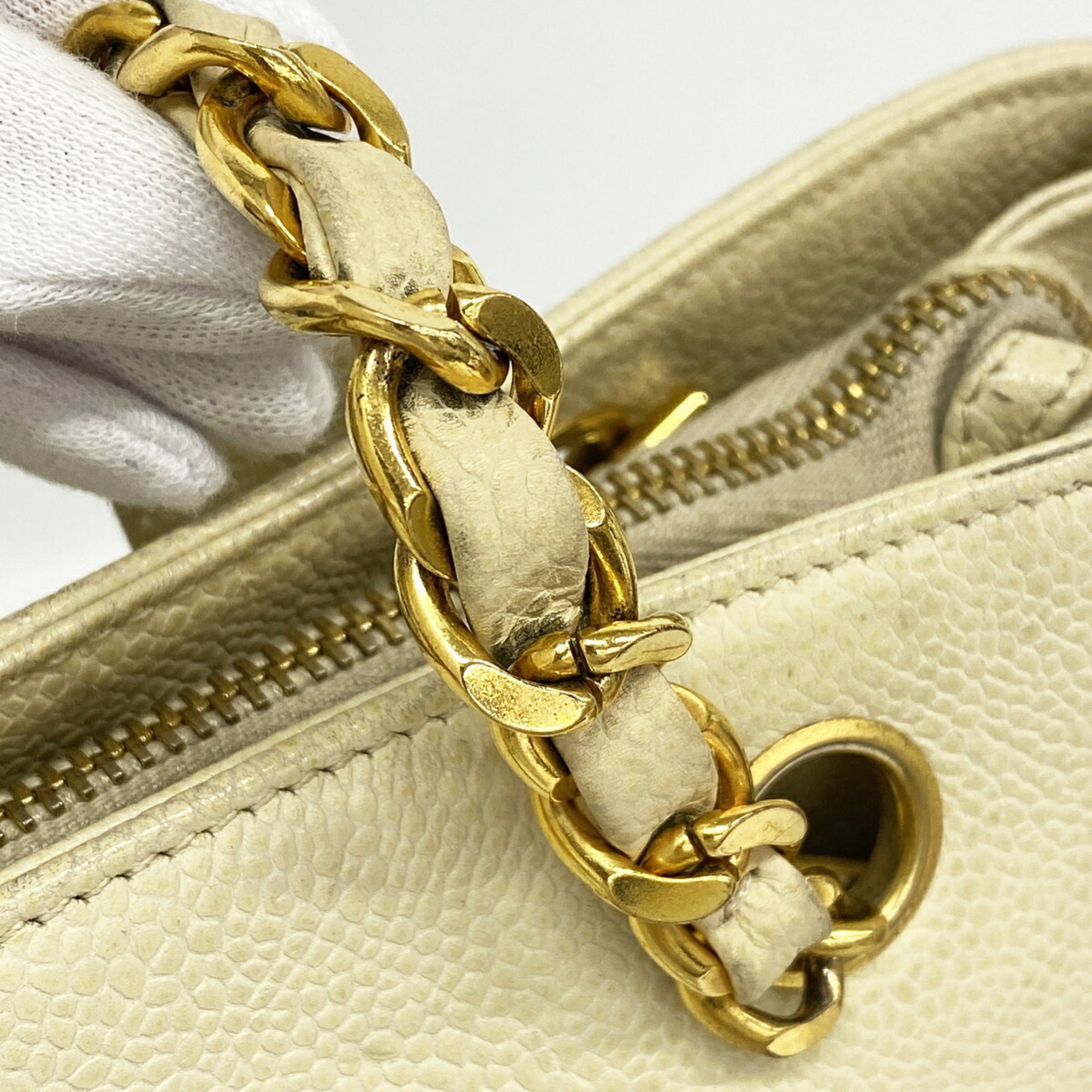 Chanel Ivory Grained Calfskin Tote Bag (Pre-Owned)