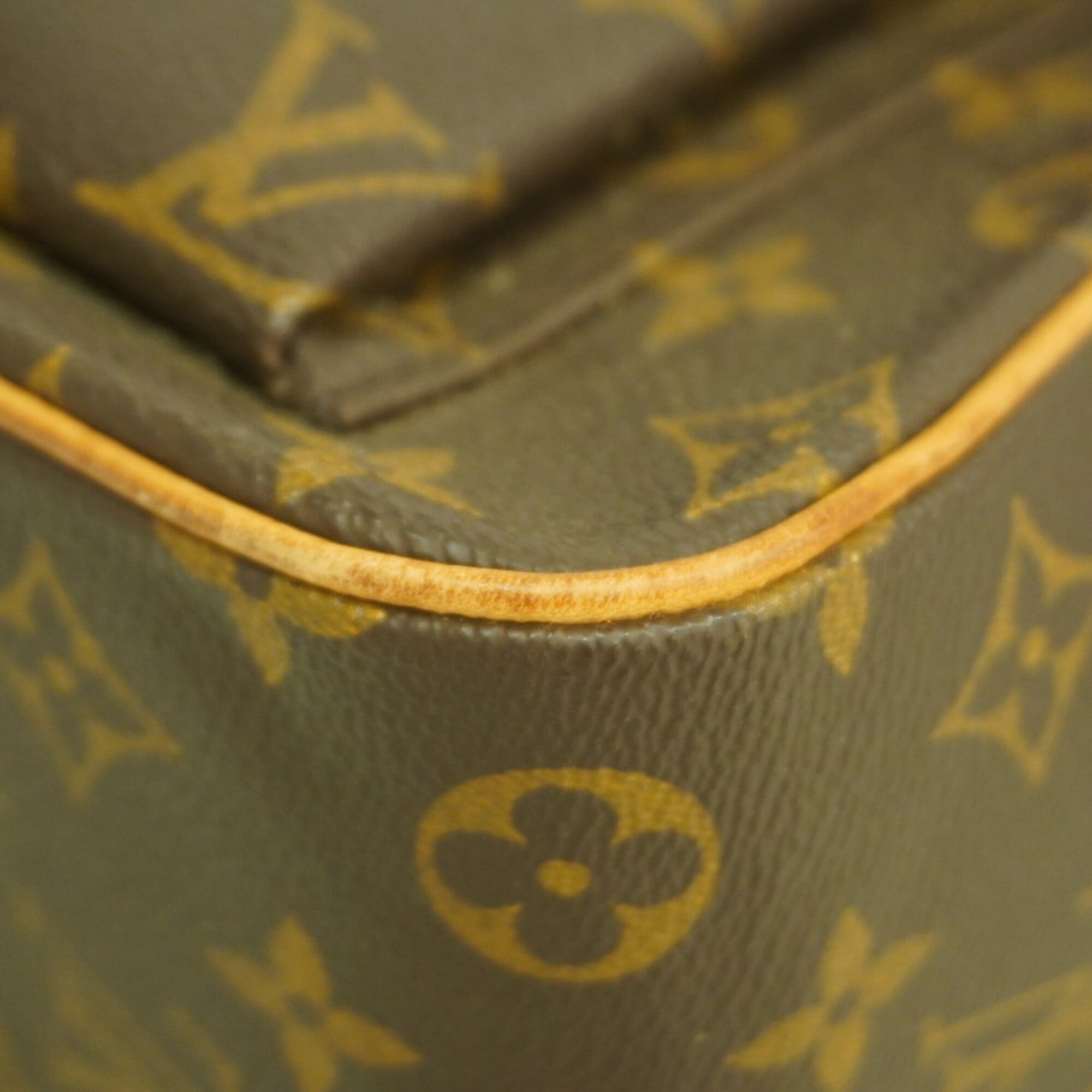 Louis Vuitton Brown Handbag (Pre-Owned)