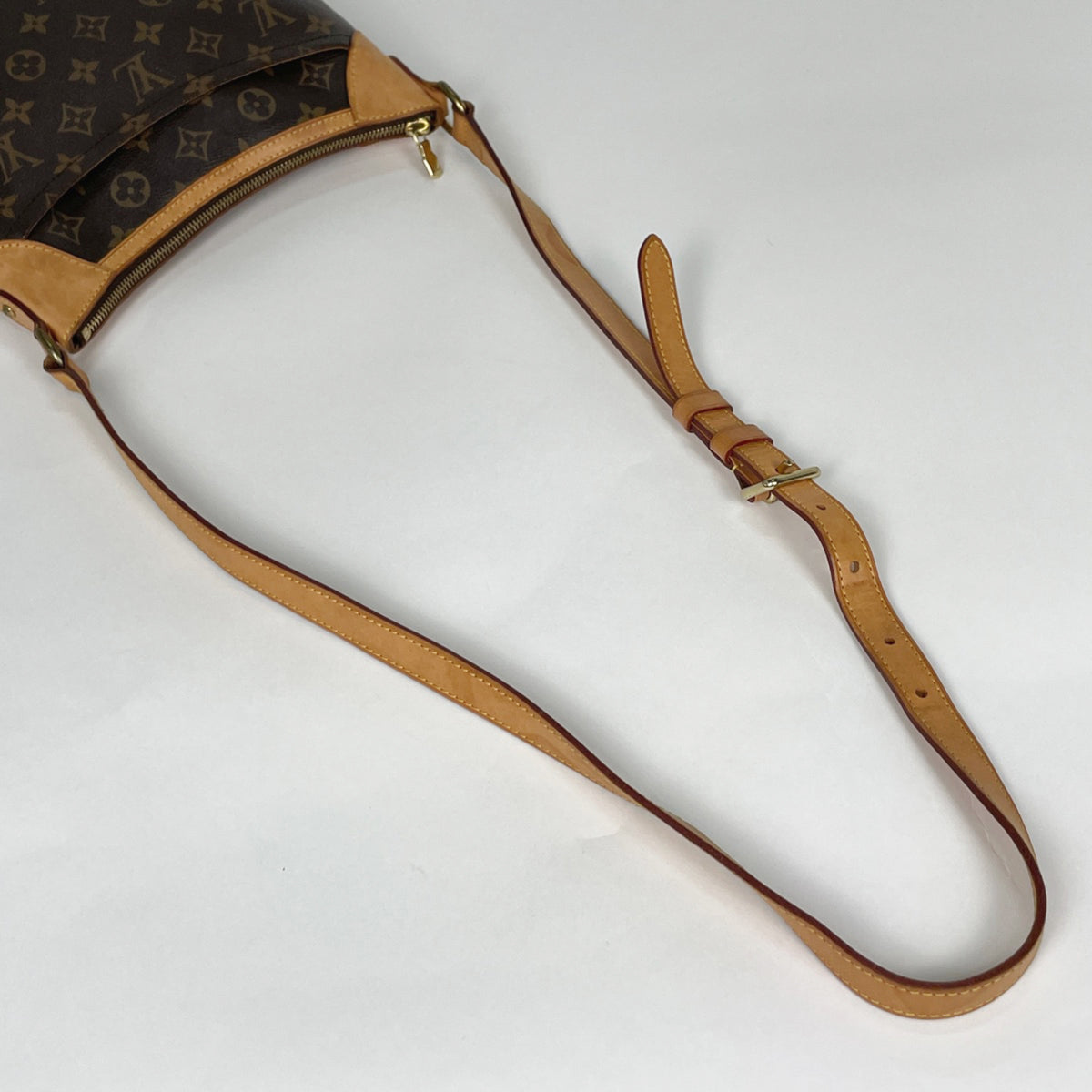 Louis Vuitton Brown Monogram Monogram Shoulder Bag (Pre-Owned)