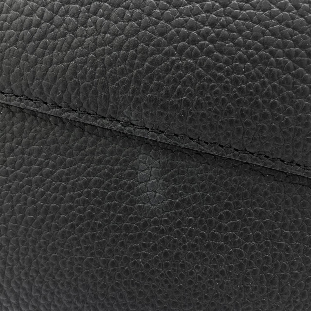 Louis Vuitton Black Handbag (Pre-Owned)
