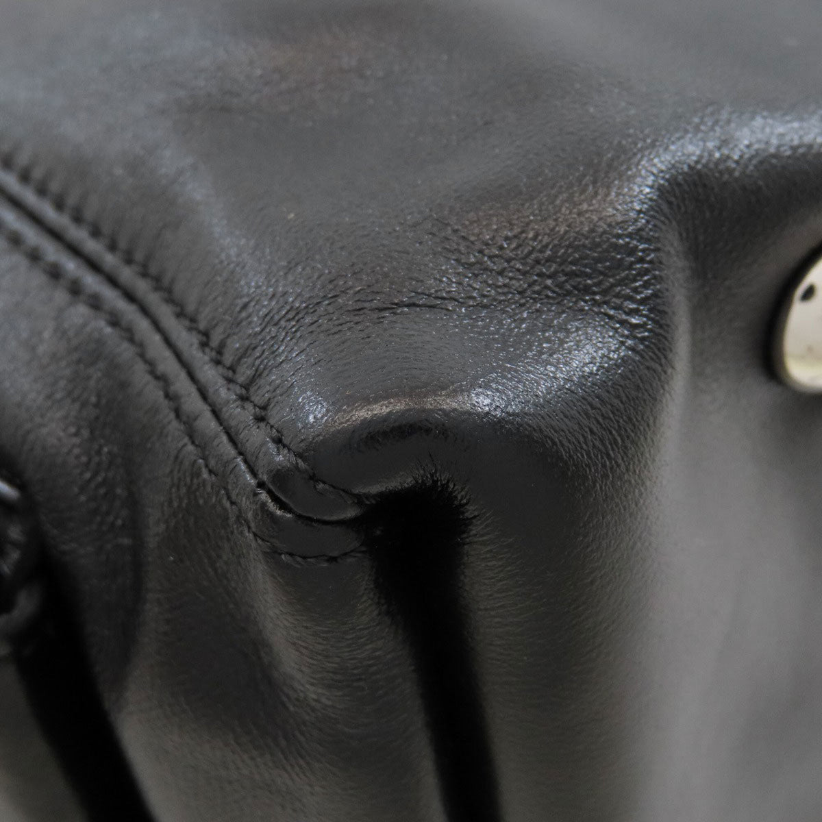 Louis Vuitton Black Leather Shoulder Bag (Pre-Owned)