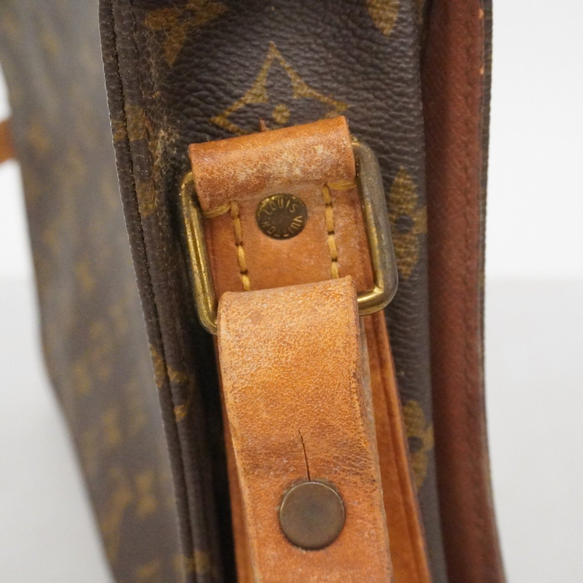 Louis Vuitton Brown Shoulder Bag (Pre-Owned)