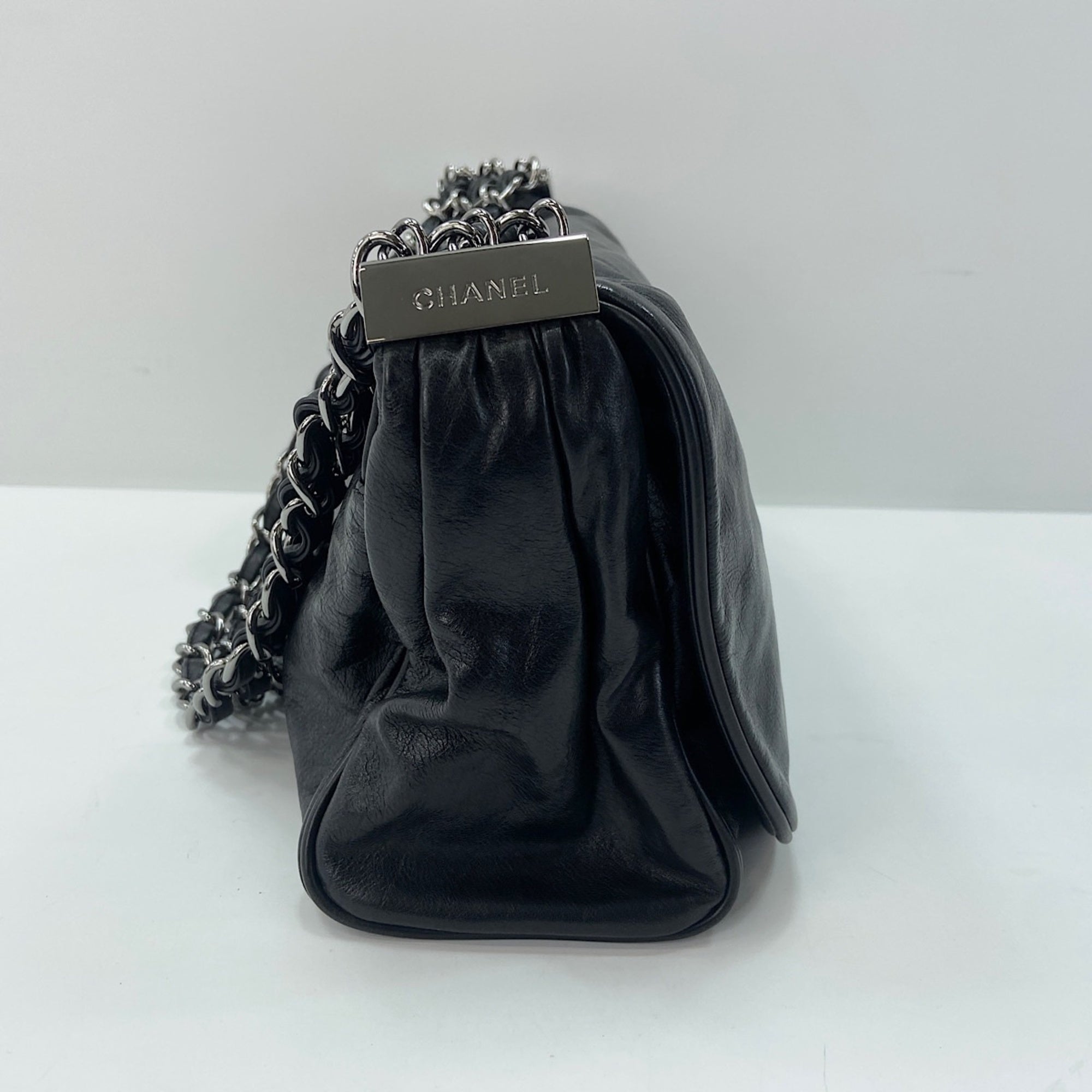 Chanel Black Shoulder Bag (Pre-Owned)