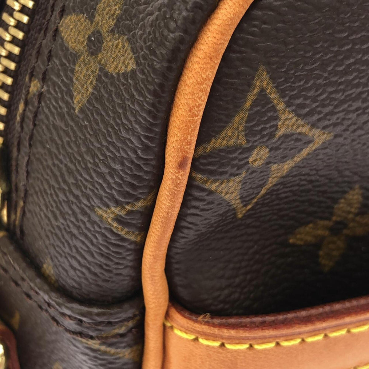 Louis Vuitton Brown Coated Canvas Shoulder Bag (Pre-Owned)