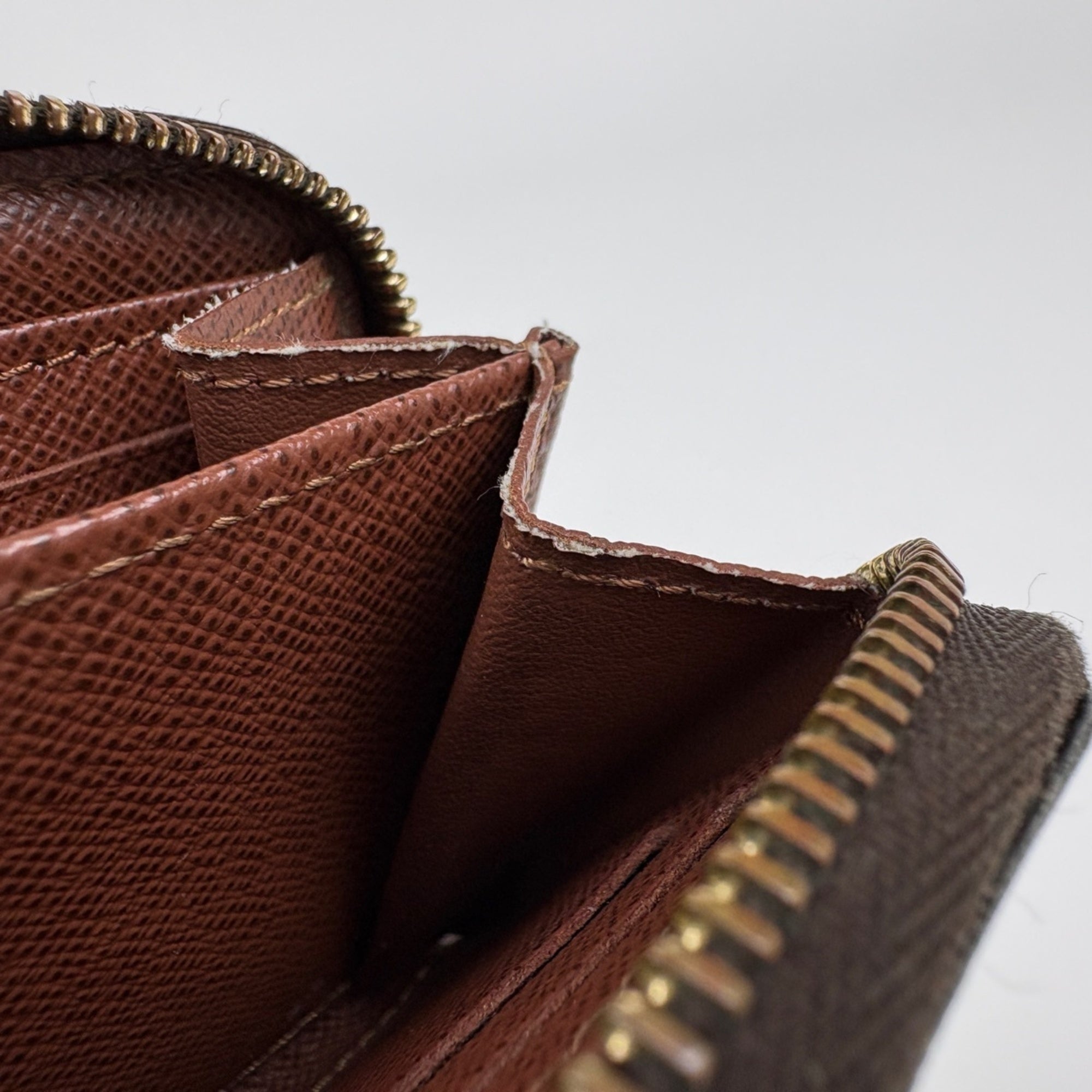 Louis Vuitton Brown Monogram Coin Purse/Coin Case (Pre-Owned)