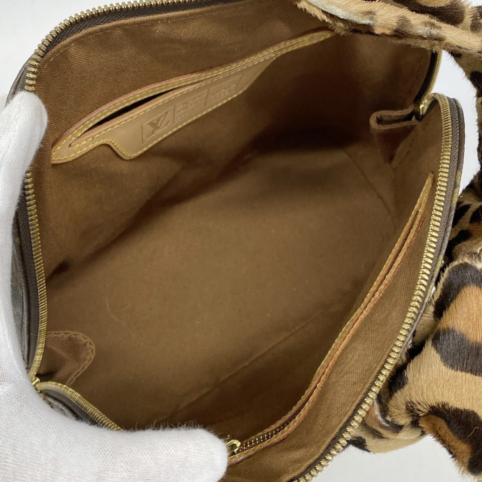 Louis Vuitton Brown Handbag (Pre-Owned)