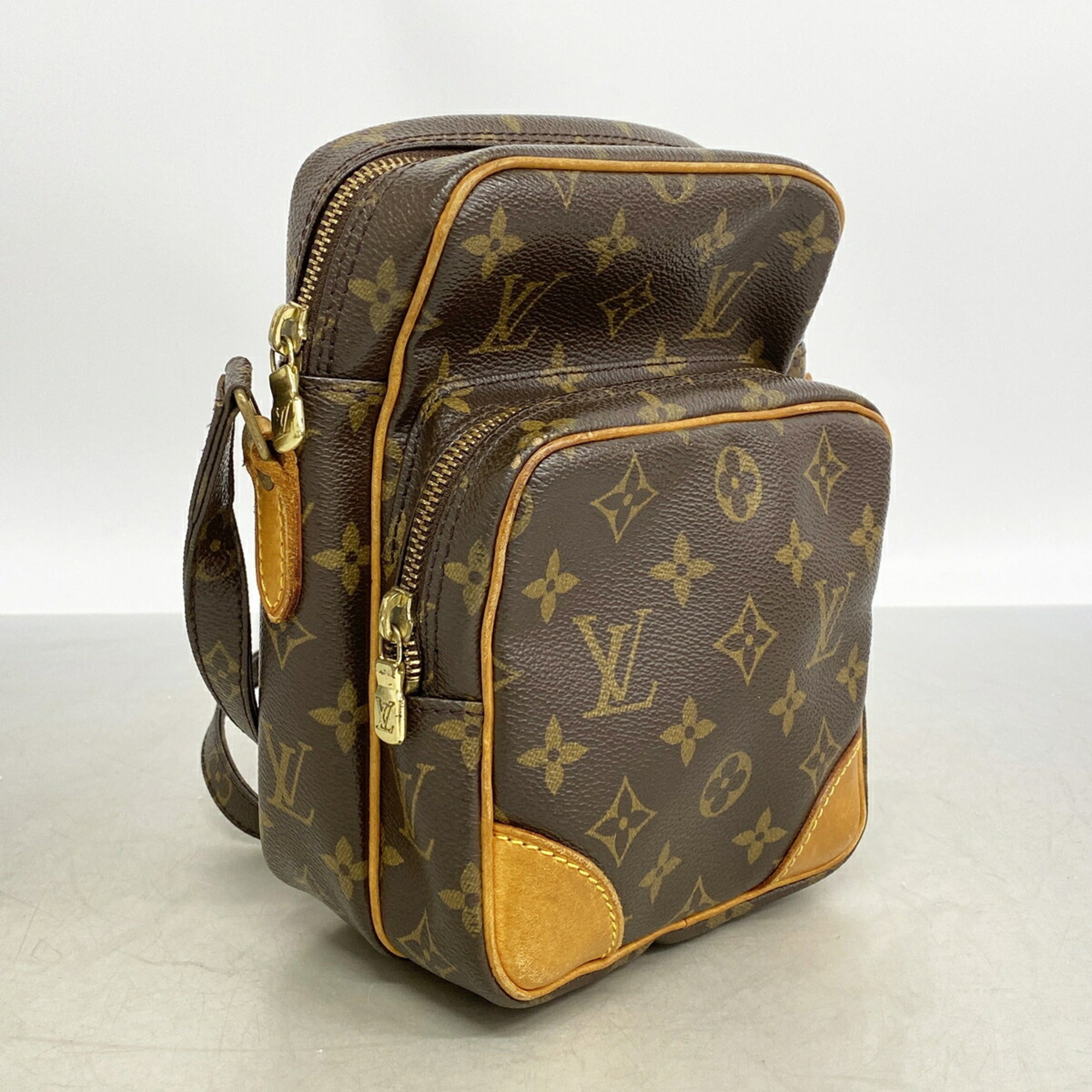 Louis Vuitton Brown Shoulder Bag (Pre-Owned)