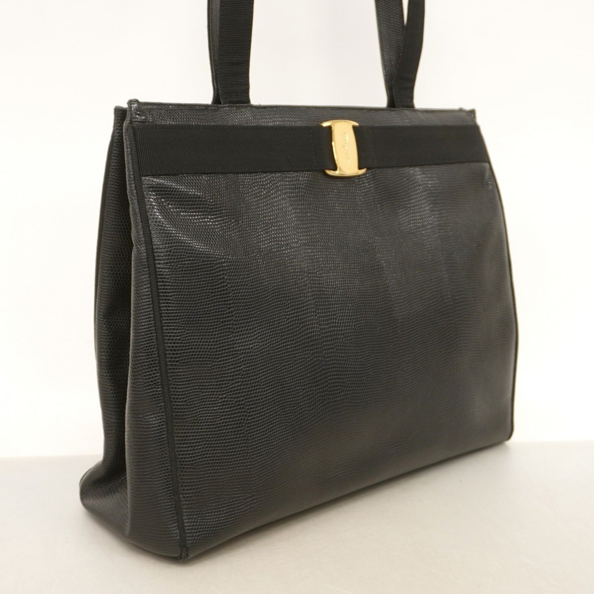 Salvatore Ferragamo Black Leather Shoulder Bag (Pre-Owned)